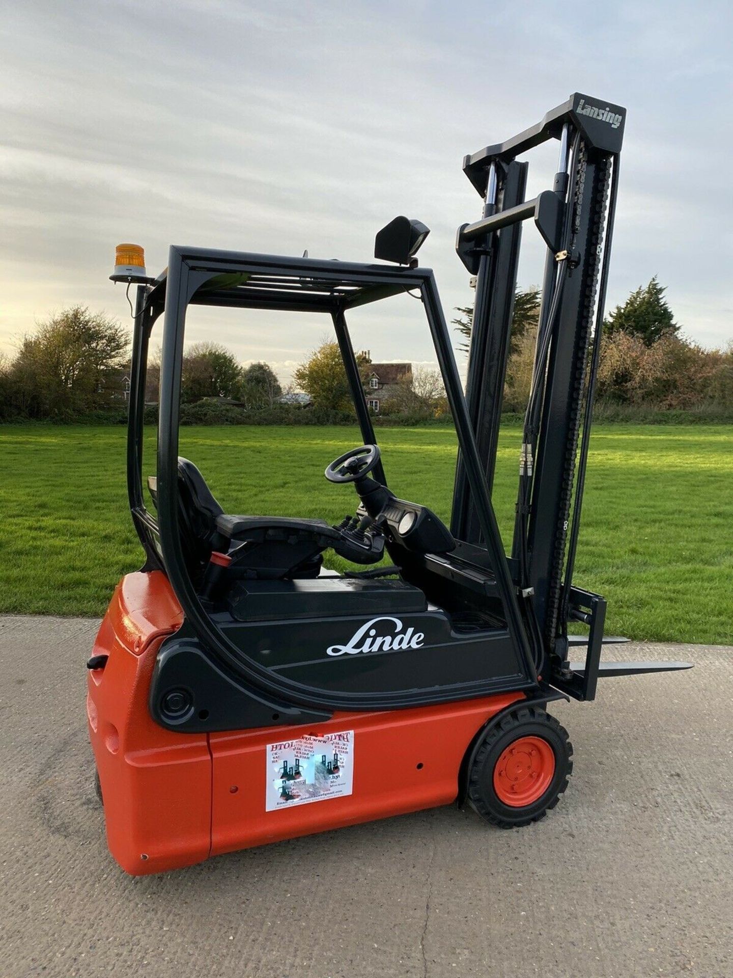 Linde forklift truck. 1.4 Tonne lift