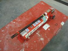 Hydraulic hand pump medium