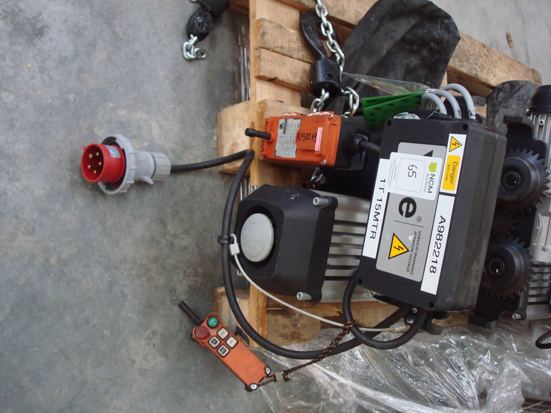 1.0t yale cpv c/w power travel chain hoist - Image 3 of 4