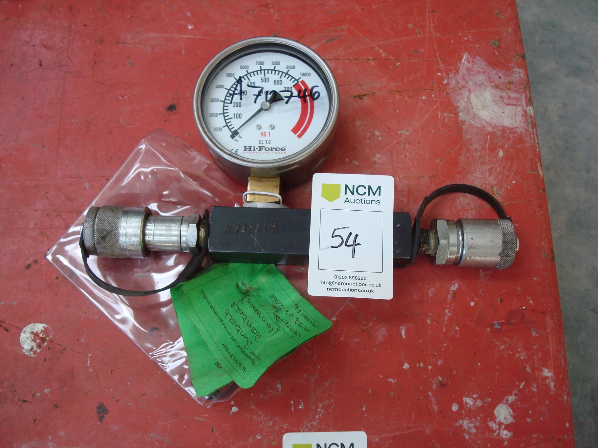 Pressure gauge 10,000 psi