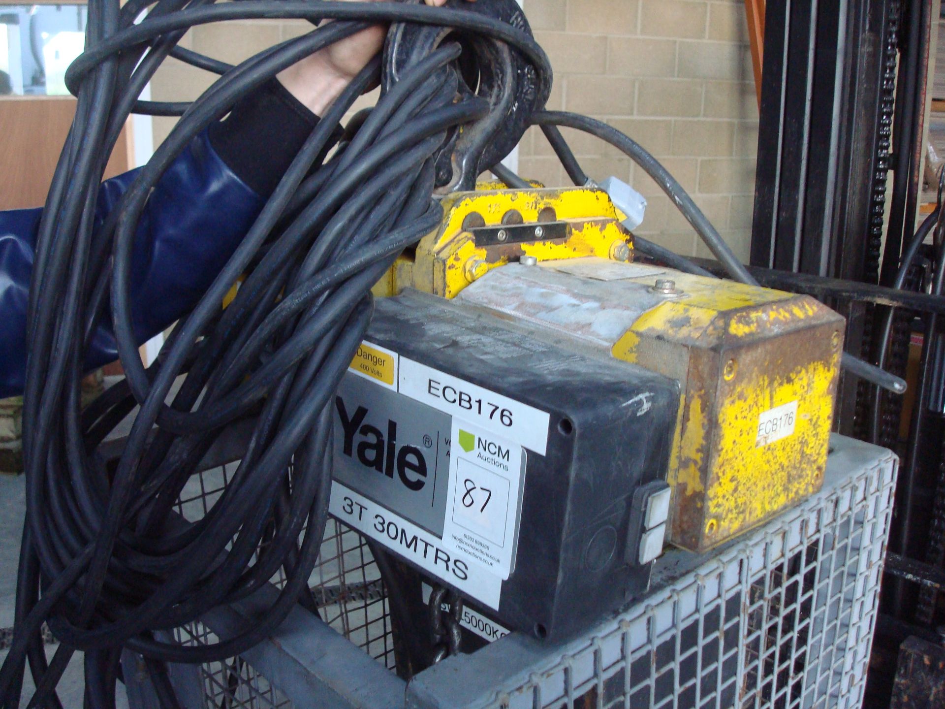 3.0t chain hoist electric15m - Image 2 of 3
