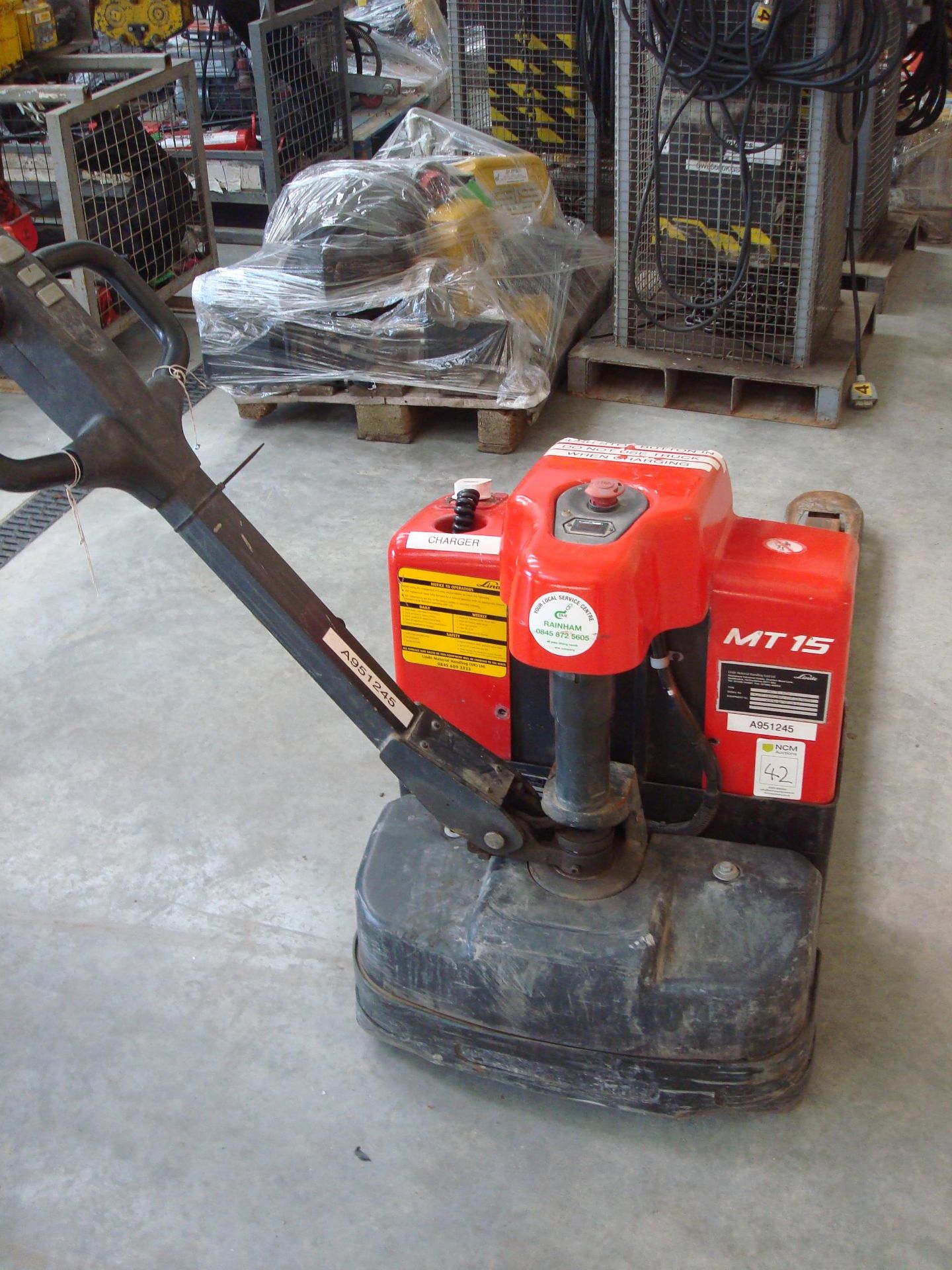Pallet truck 1.5t electric - Image 4 of 4
