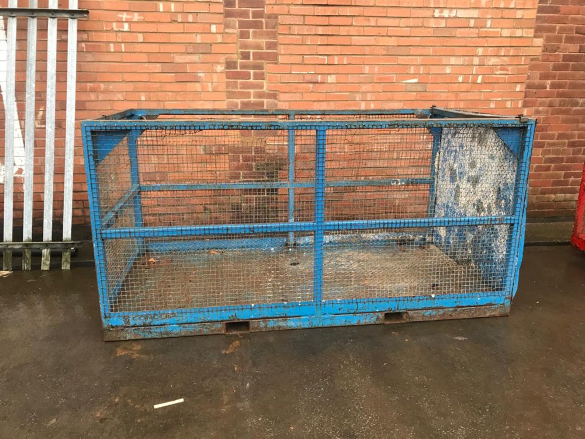 Goods carry cage