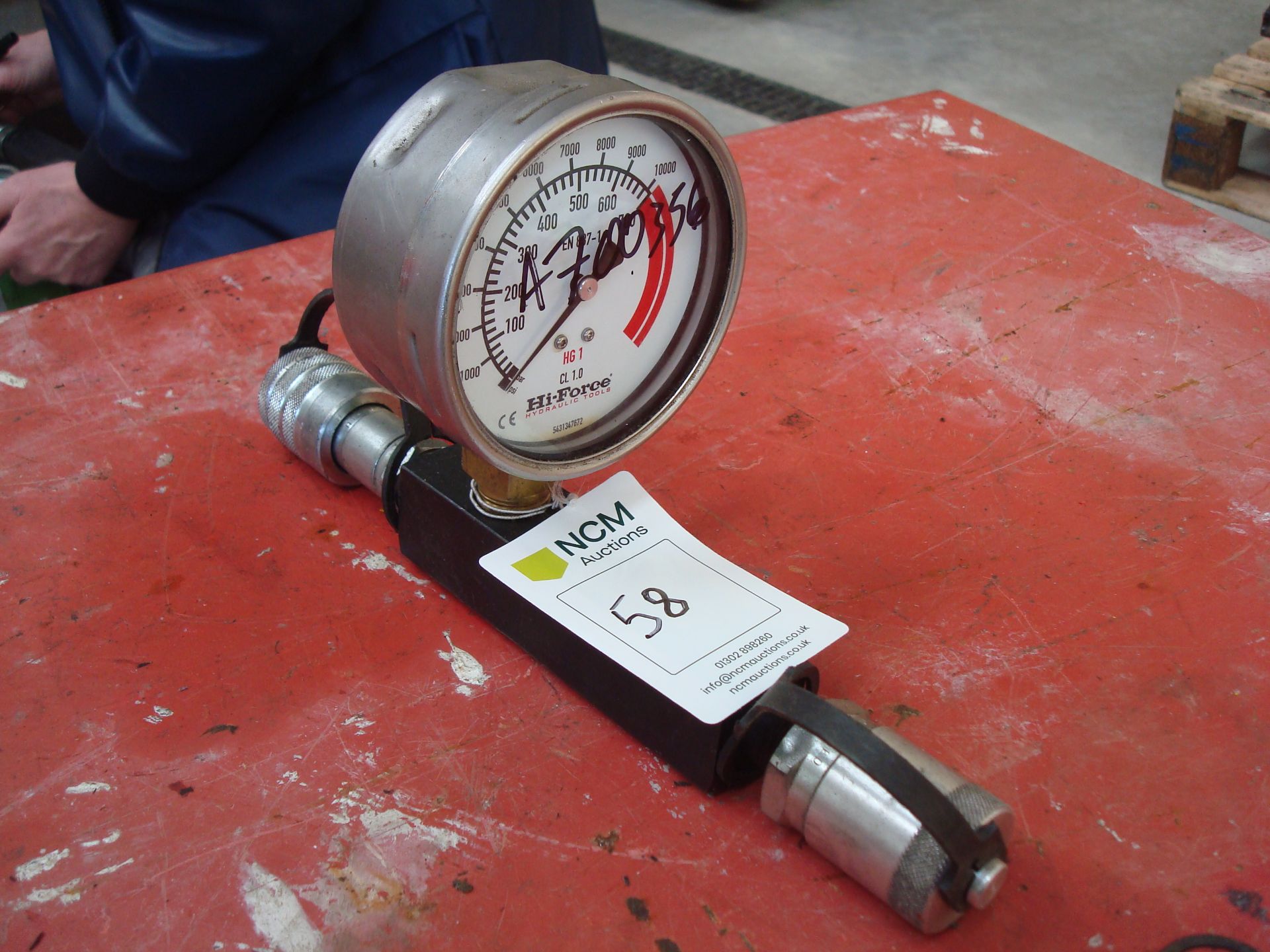 Pressure gauge 10,000 psi