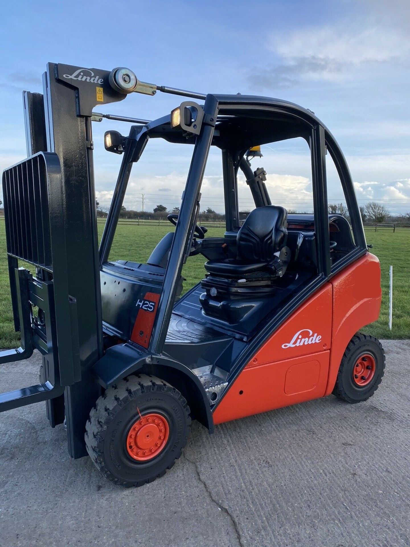 Linde H25 Gas Container Spec Forklift