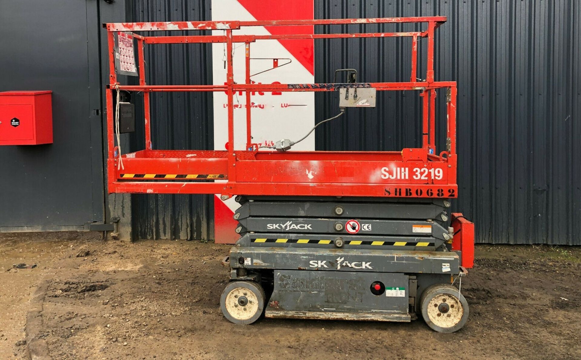 Skyjack sj iii 3219 electric scissor lift 2014 - Image 3 of 10