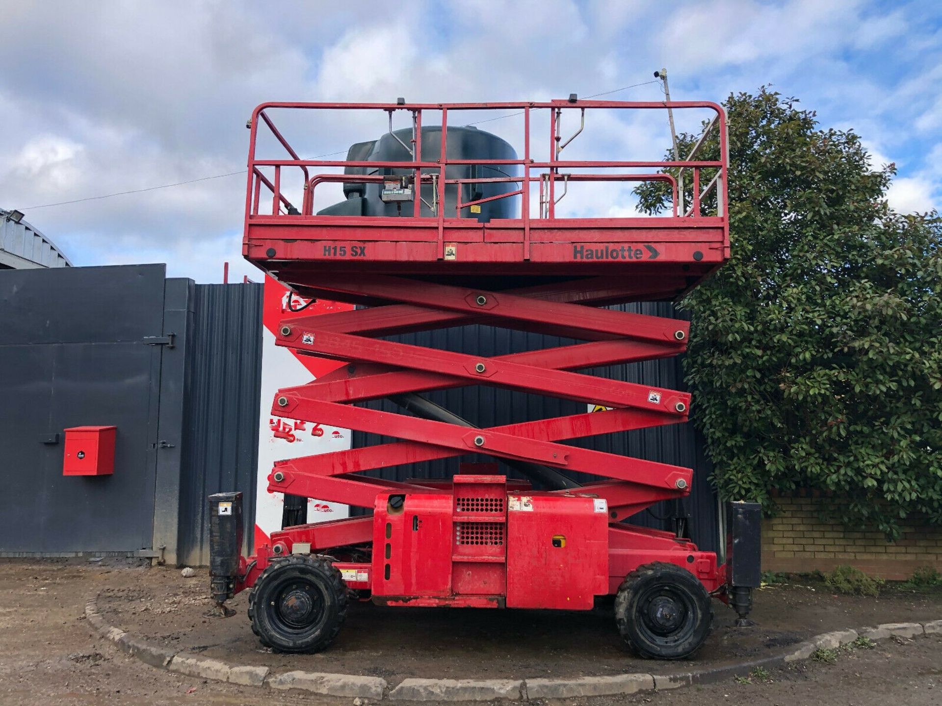 Haulotte h15sx scissor lift 20074x4 - Image 11 of 13