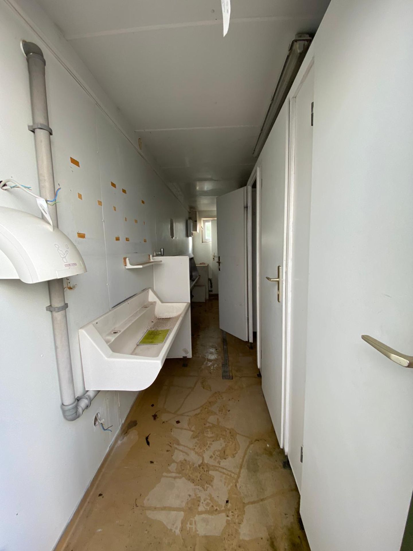 20ft toilet block container - Image 6 of 15