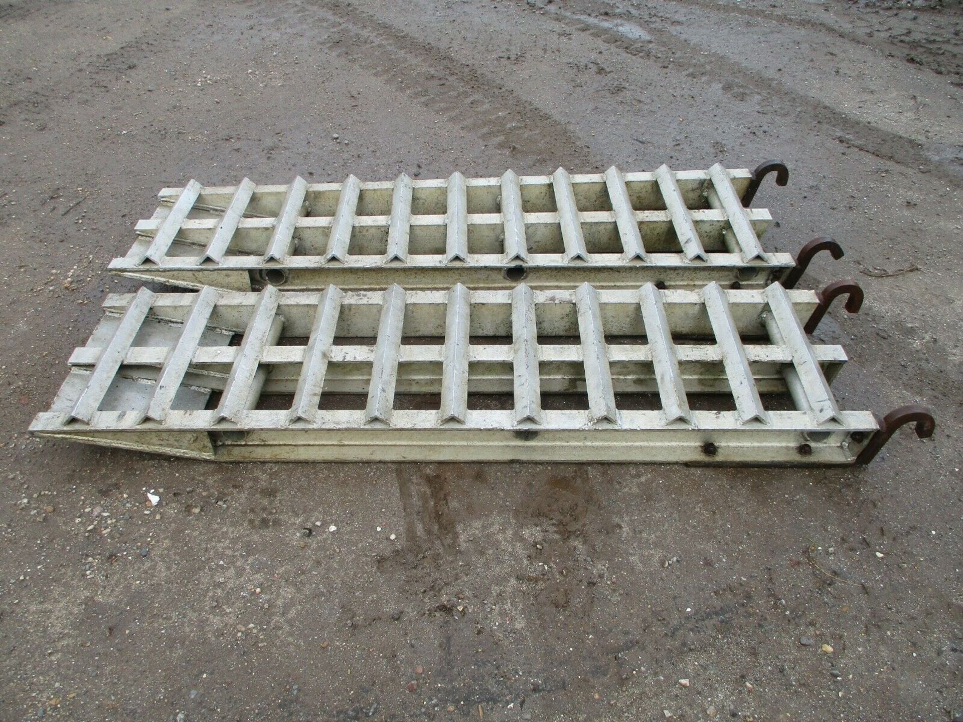Aluminium 1.7m Lorry ramp - Image 2 of 7