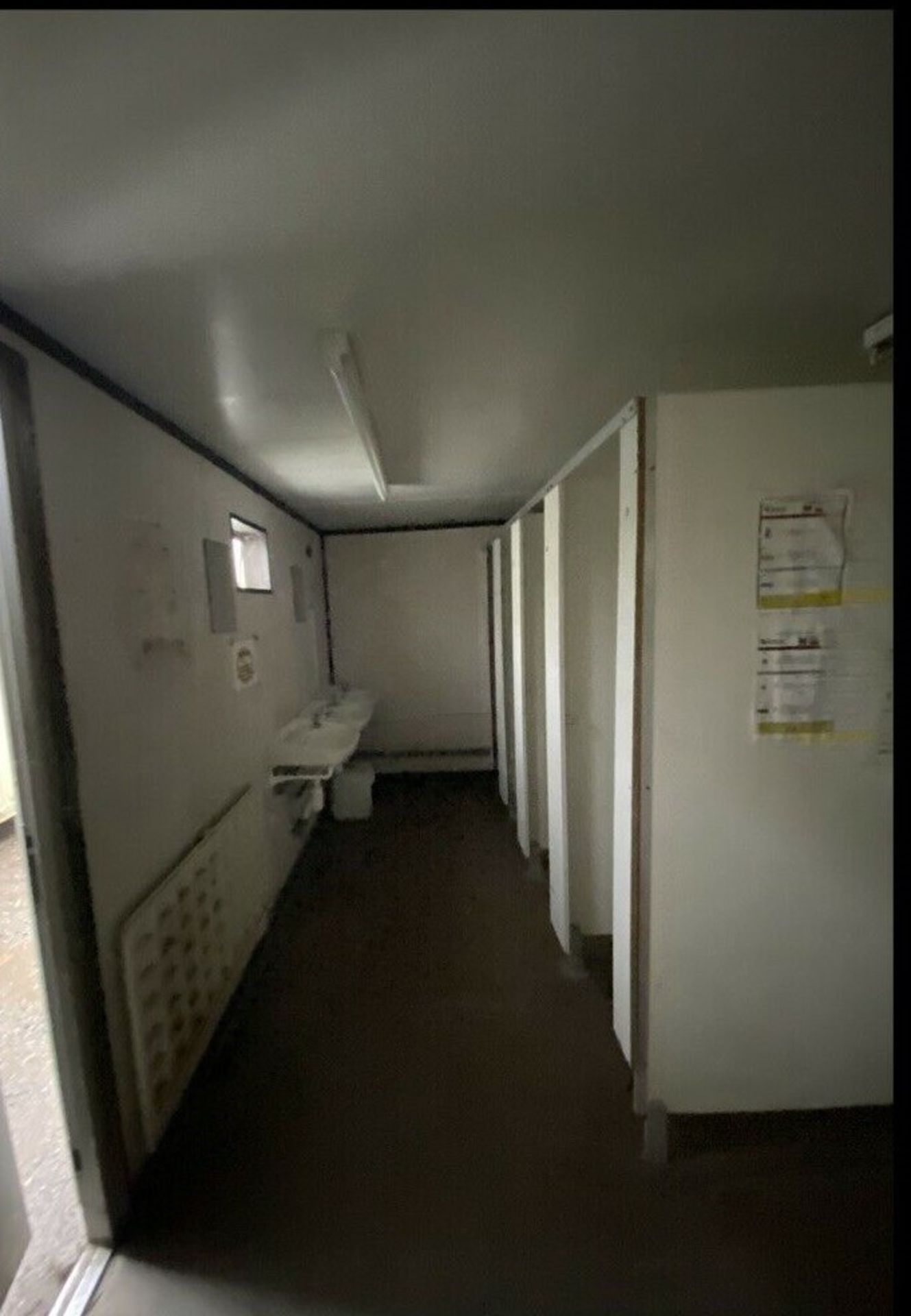 32ft 6 + 1 Male & Female Toilet Block Site Cabin - Image 10 of 12