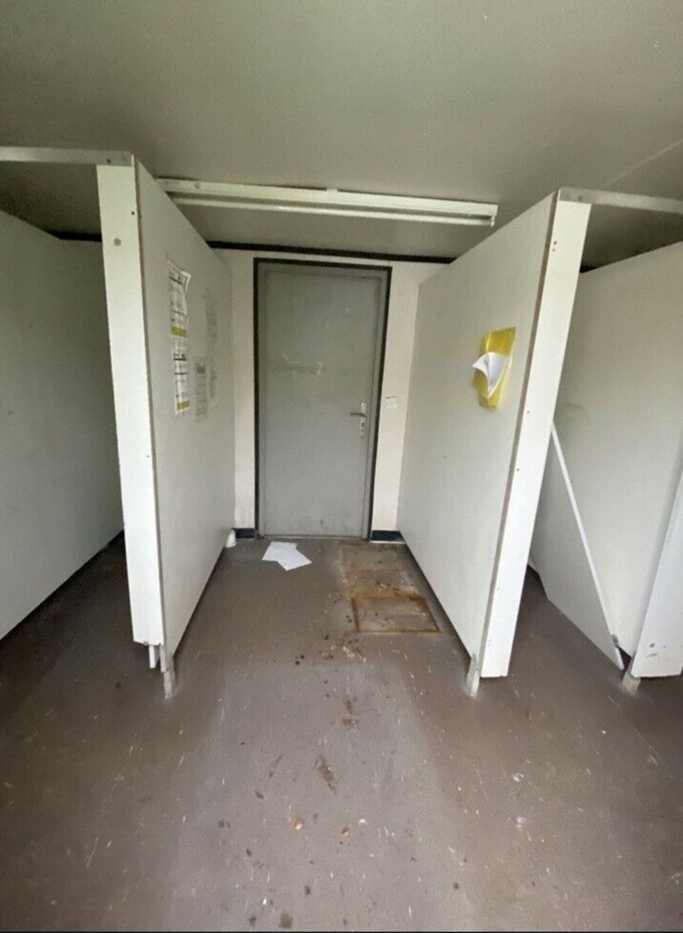 32ft 6 + 1 Male & Female Toilet Block Site Cabin - Image 6 of 12