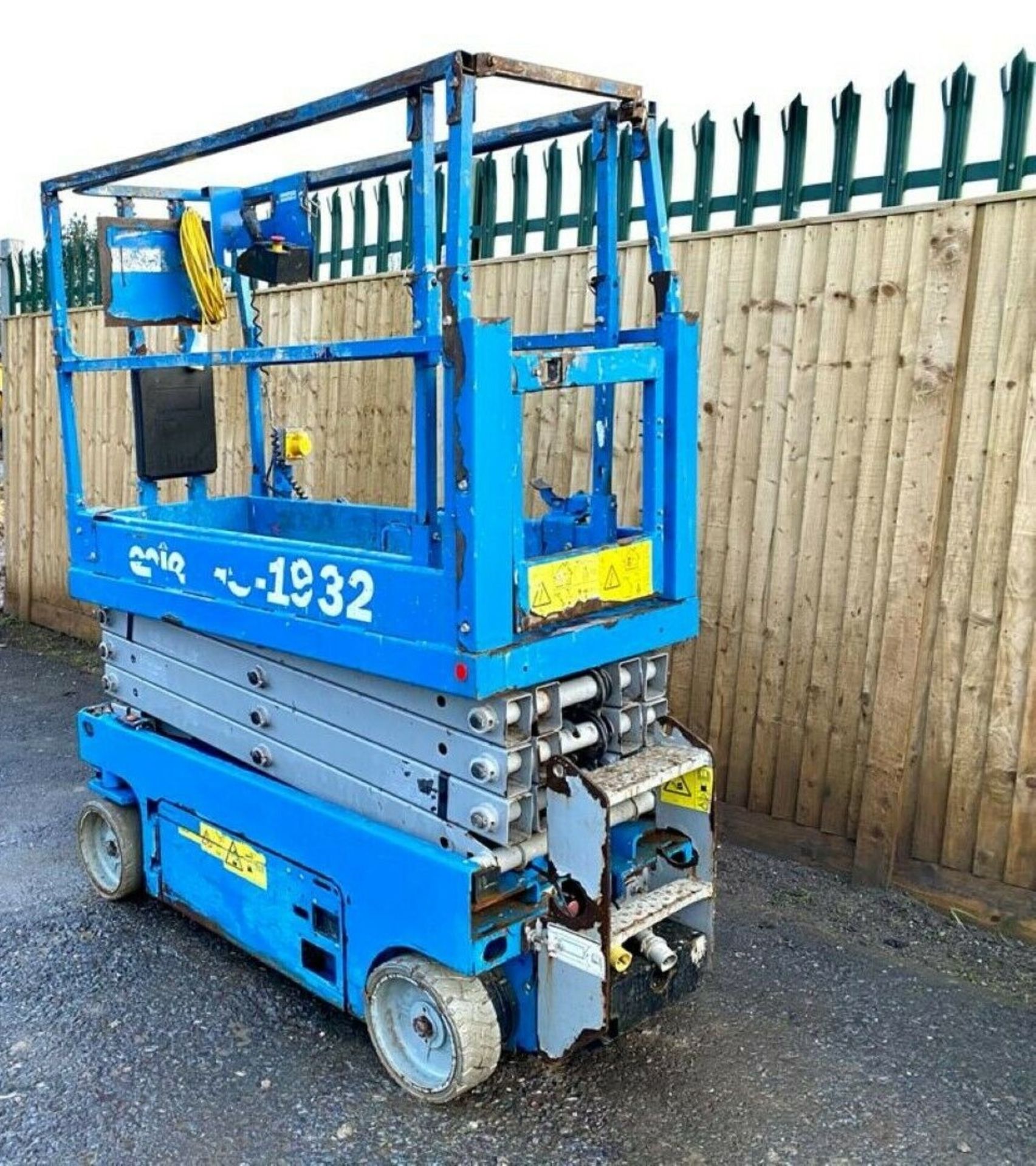 Genie GS1932 Electric Scissor Lift2015 - Image 5 of 11