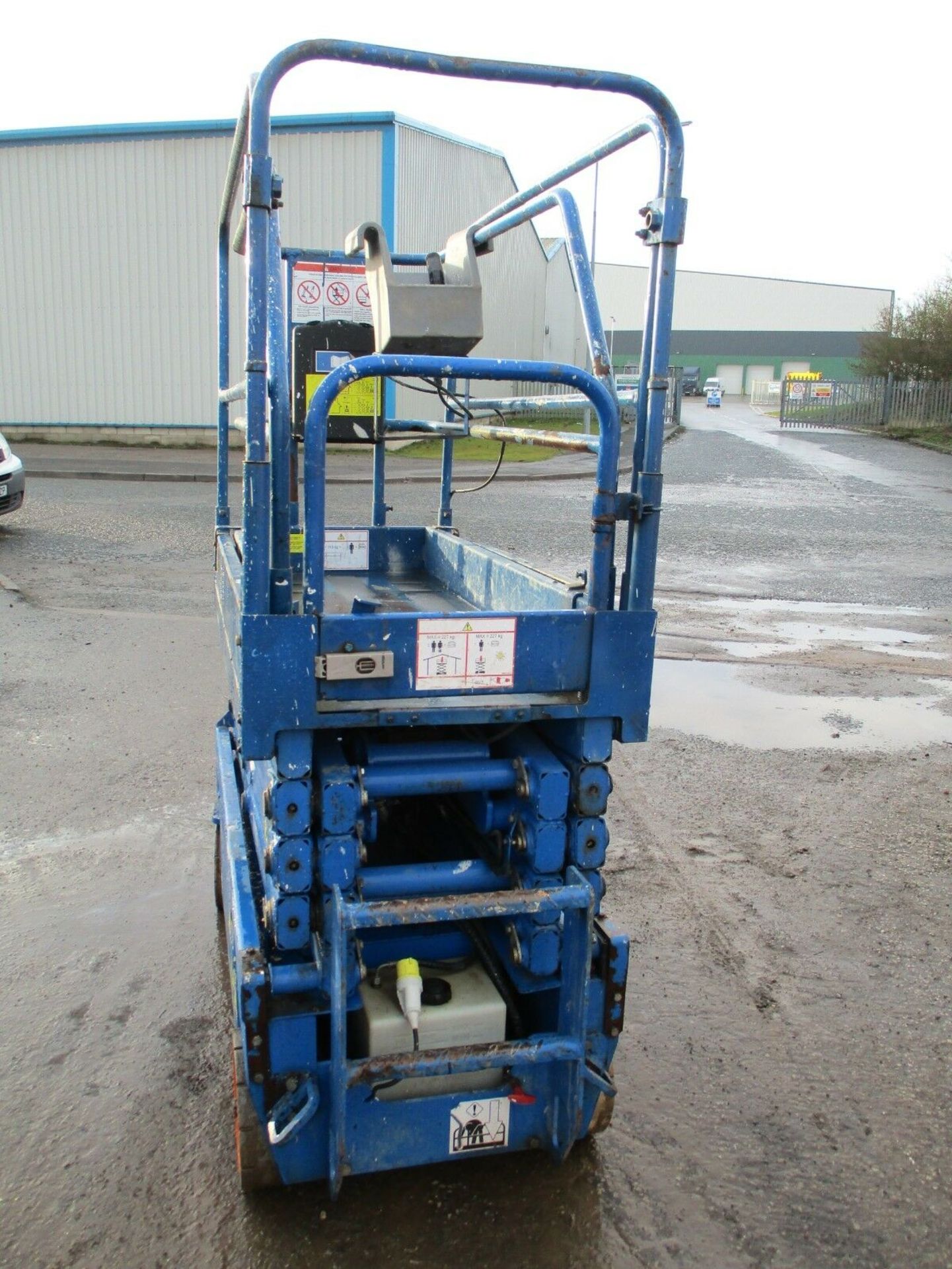 Snorkel Scissor Lift Access Platform cherry picker - Image 5 of 6