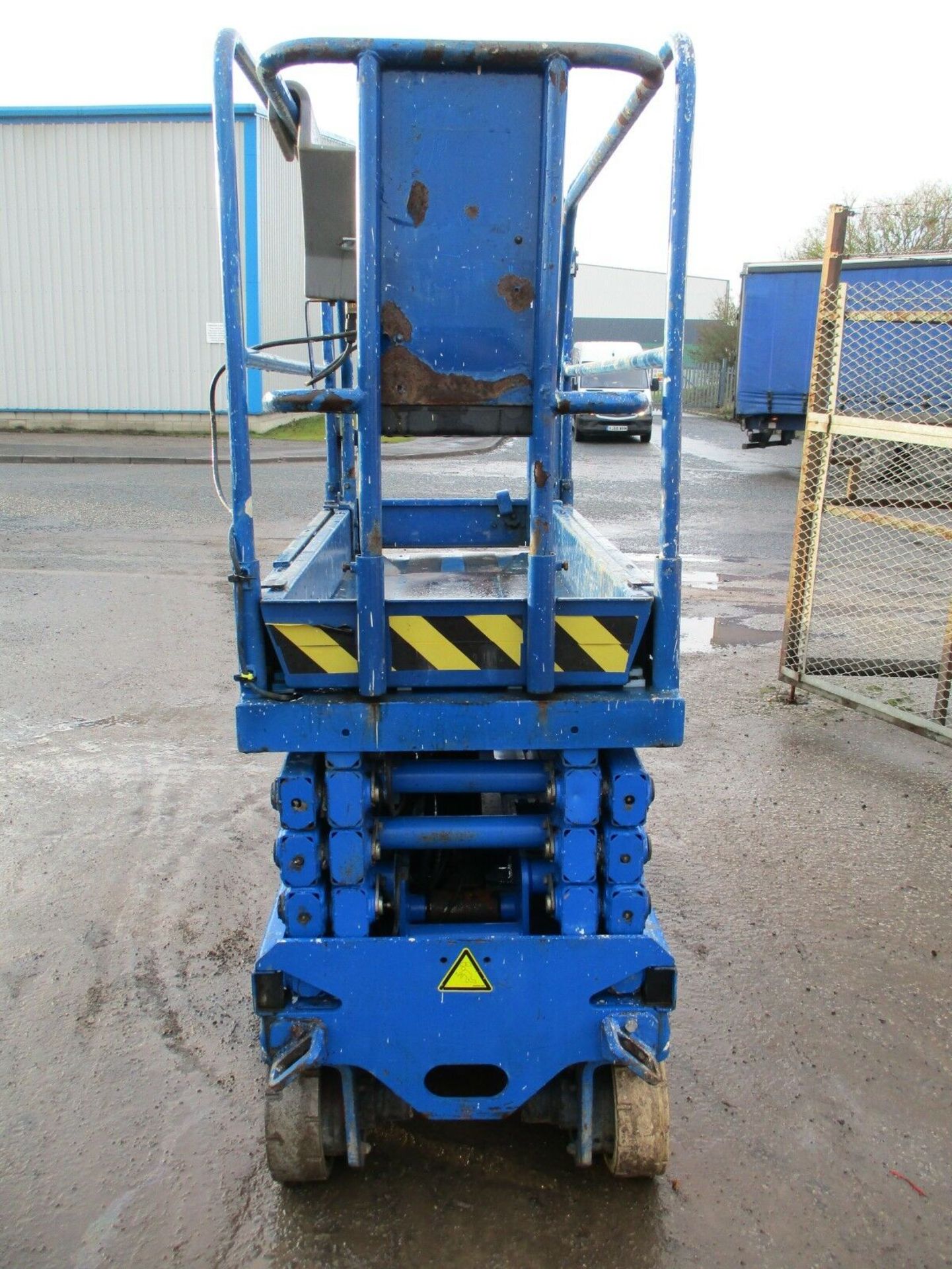 Snorkel Scissor Lift Access Platform cherry picker - Image 4 of 6