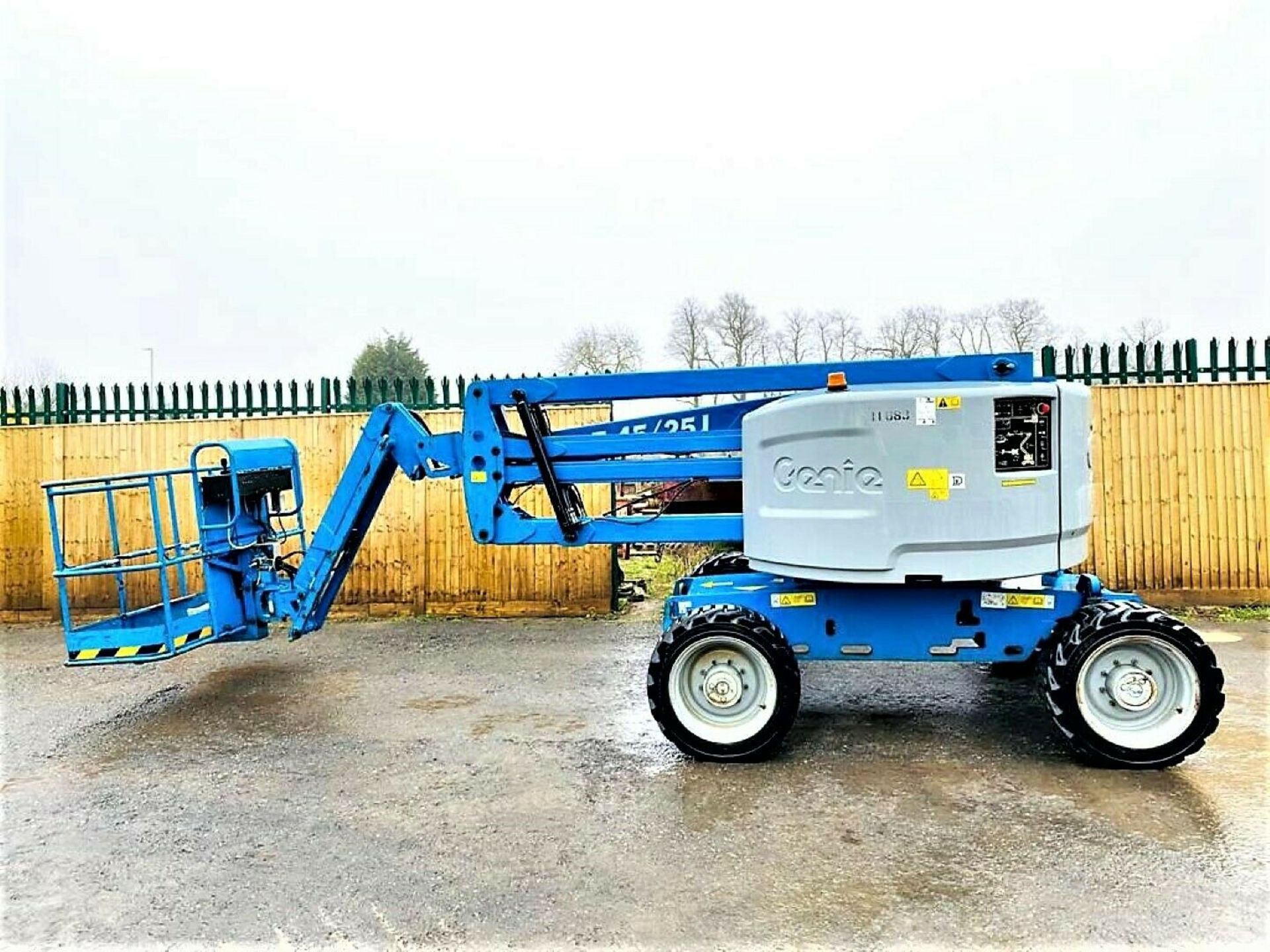 Genie Z-45/24 J Scissor Lift 2014 - Image 12 of 12