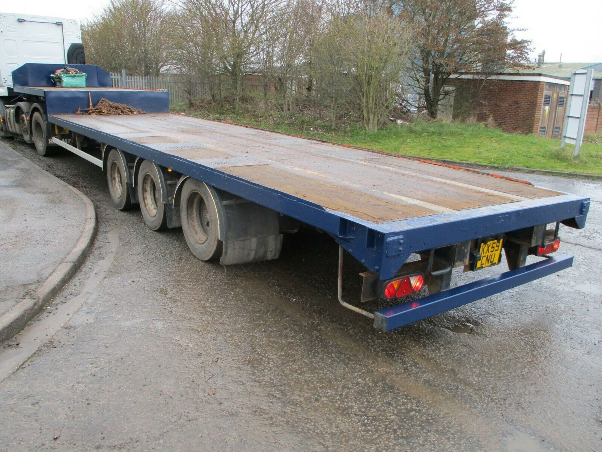 Trailer flat deck