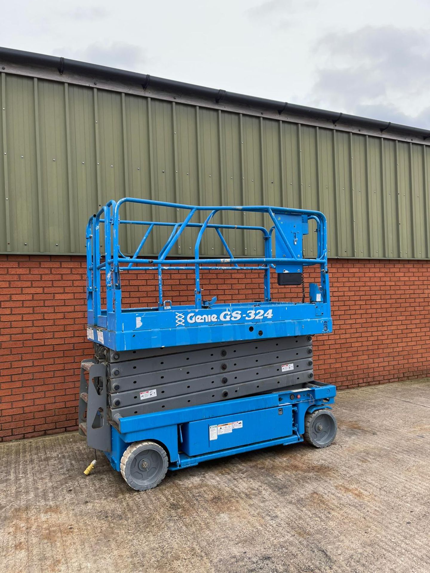 Genie 3246 electric scissor lift