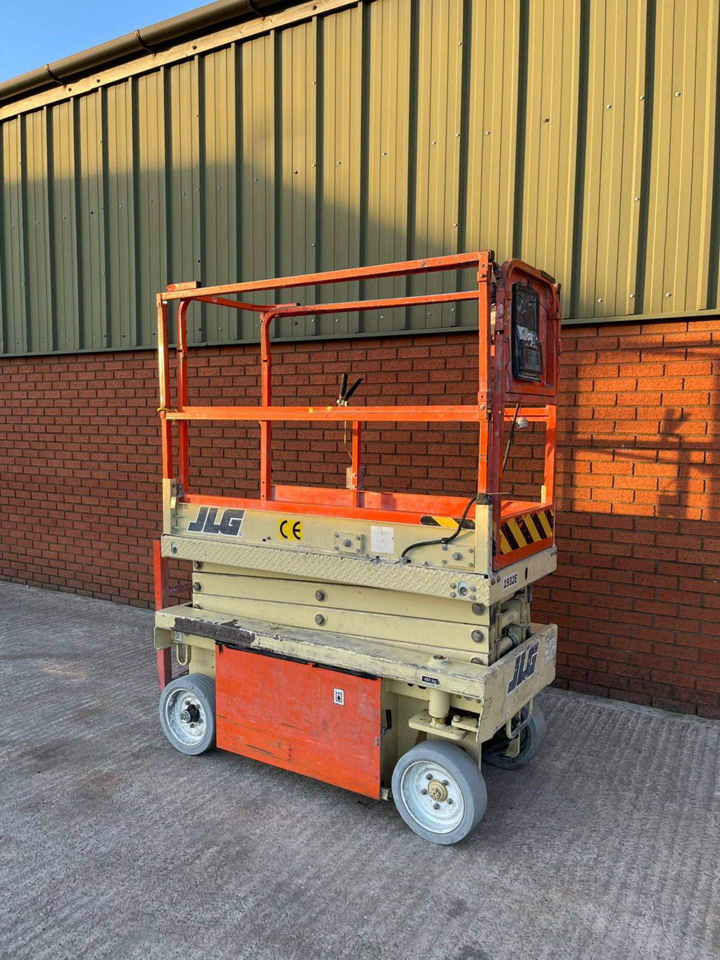 JIG 1932e electric scissor lift - Image 2 of 10