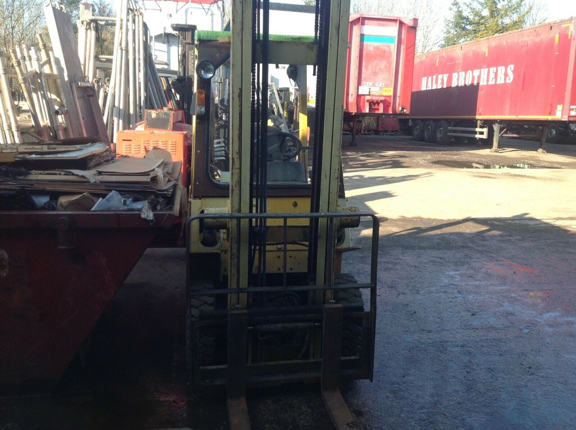 Nissan 2.0 ton Forklift - Image 2 of 3