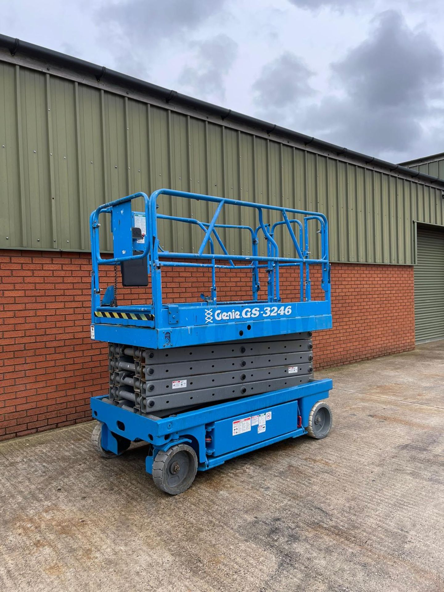 Genie 3246 electric scissor lift - Image 4 of 8