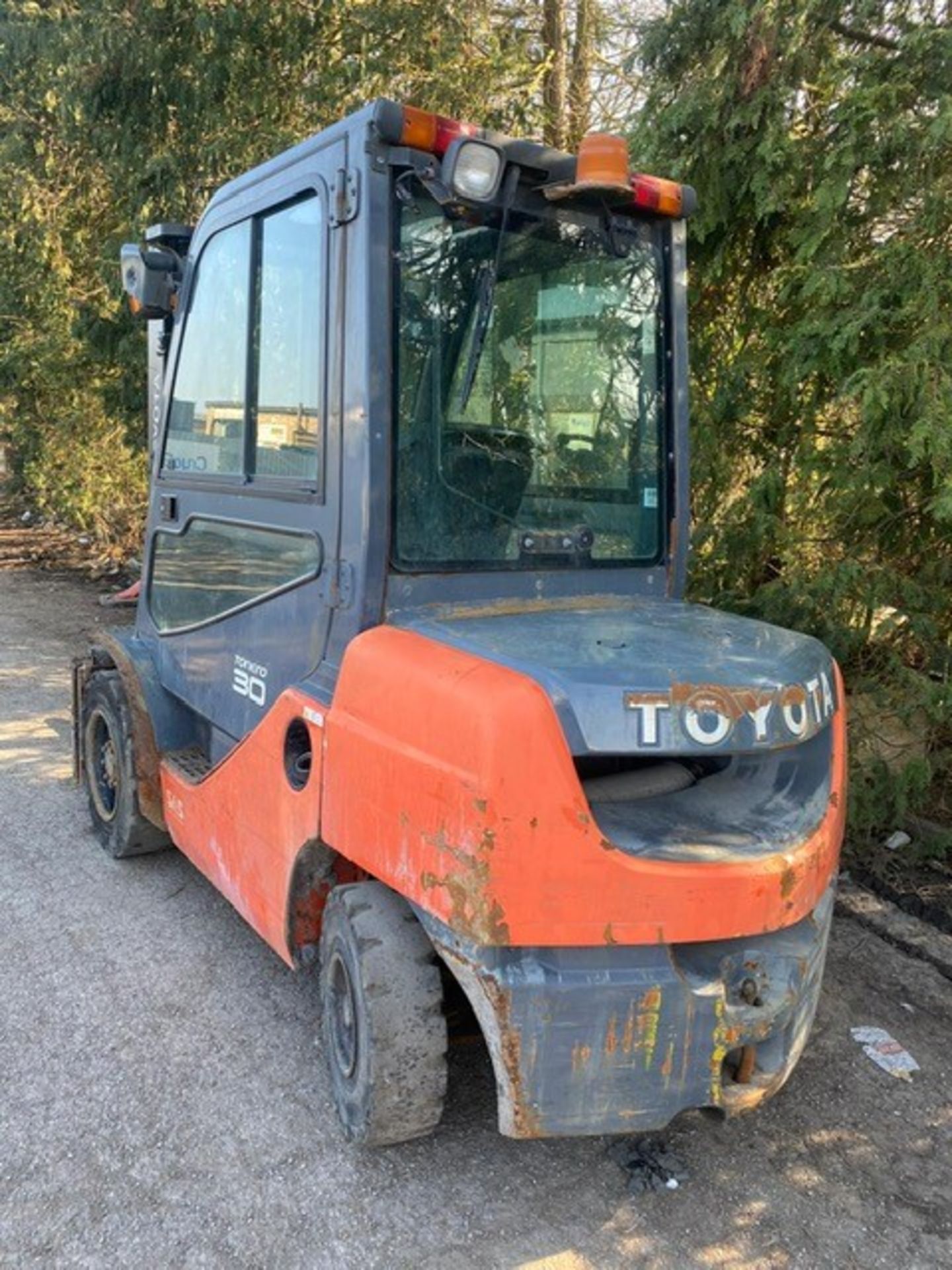 Toyota 3.0 tonne diesel, 3.3 metre container stuff