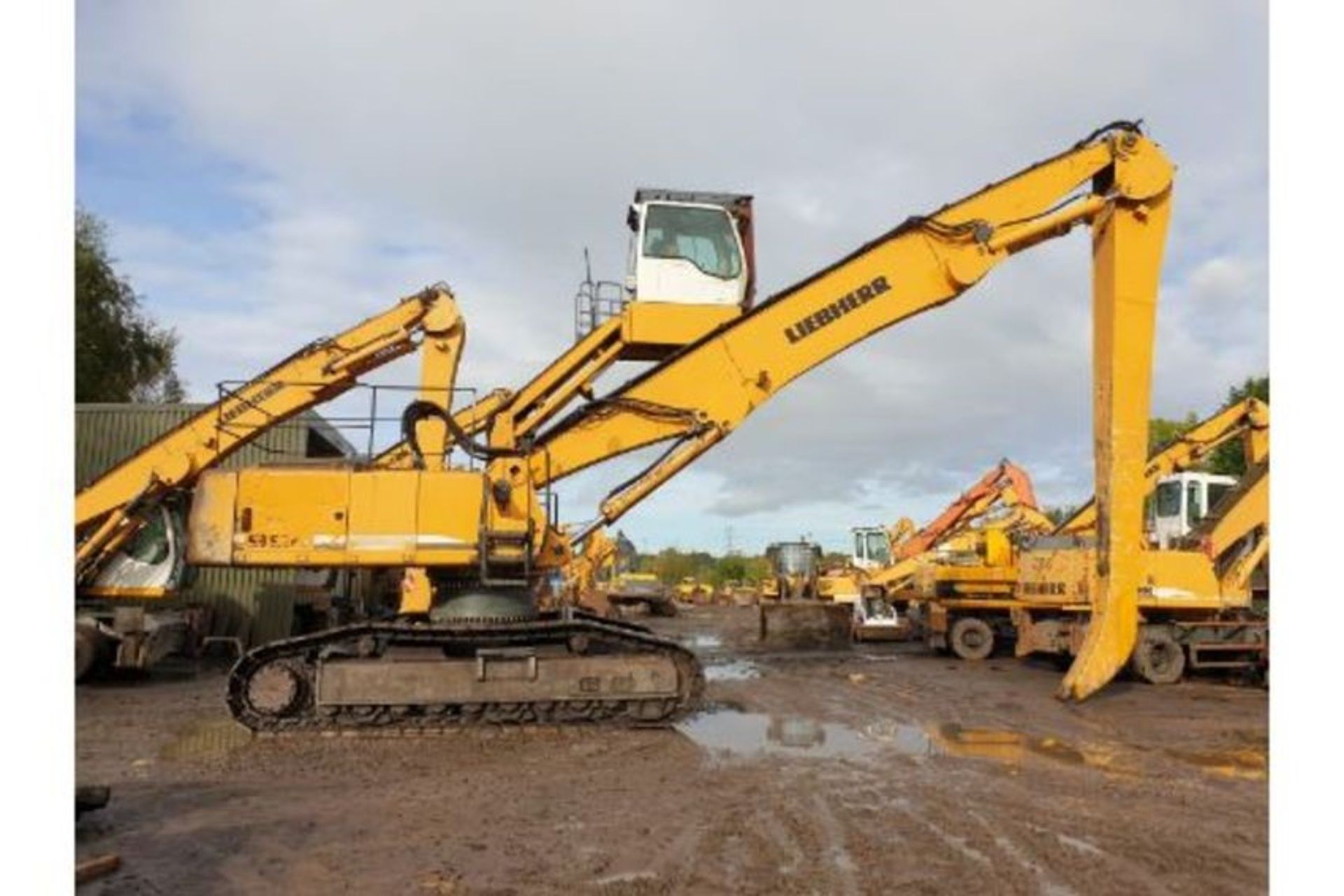 Liebherr 954C Scrap Rehandler