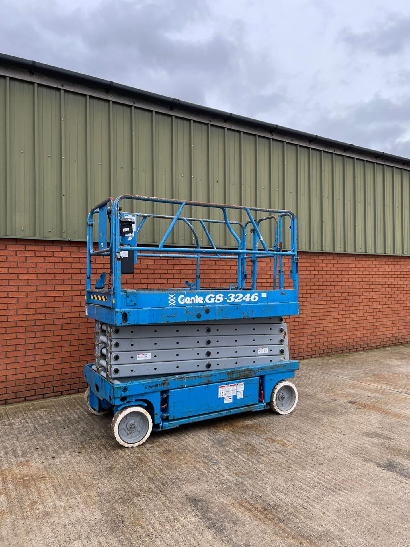 Genie 3246 electric scissor lift