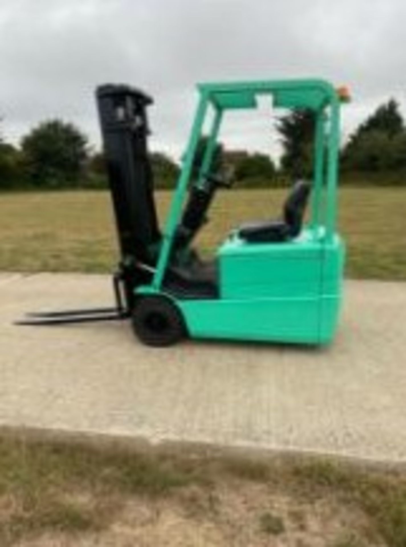 Mitsubishi 1.6 Tonne Electric forklift truck 1.6 t - Image 2 of 4