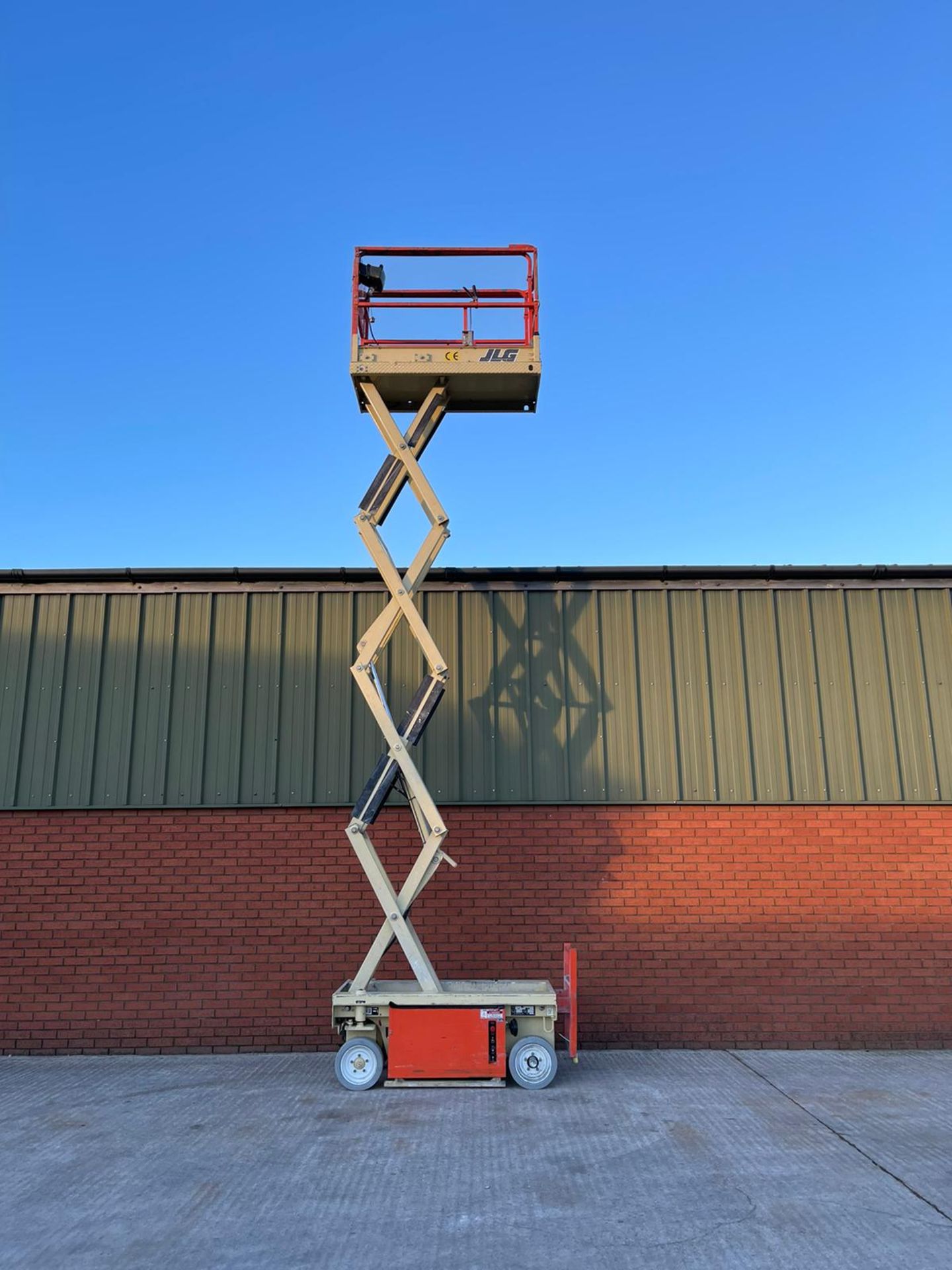 JIG 1932e electric scissor lift - Image 7 of 10