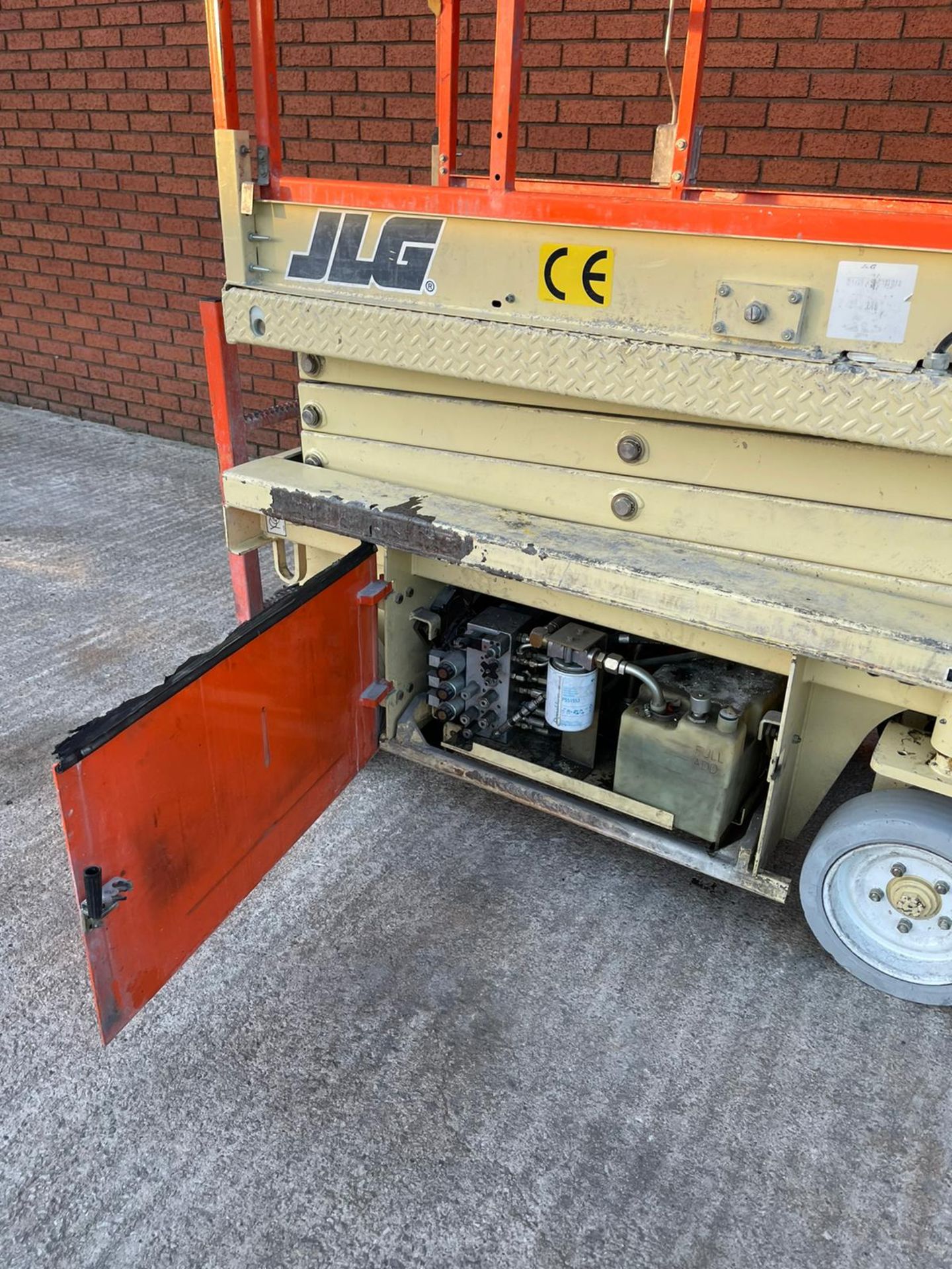 JIG 1932e electric scissor lift - Image 3 of 10