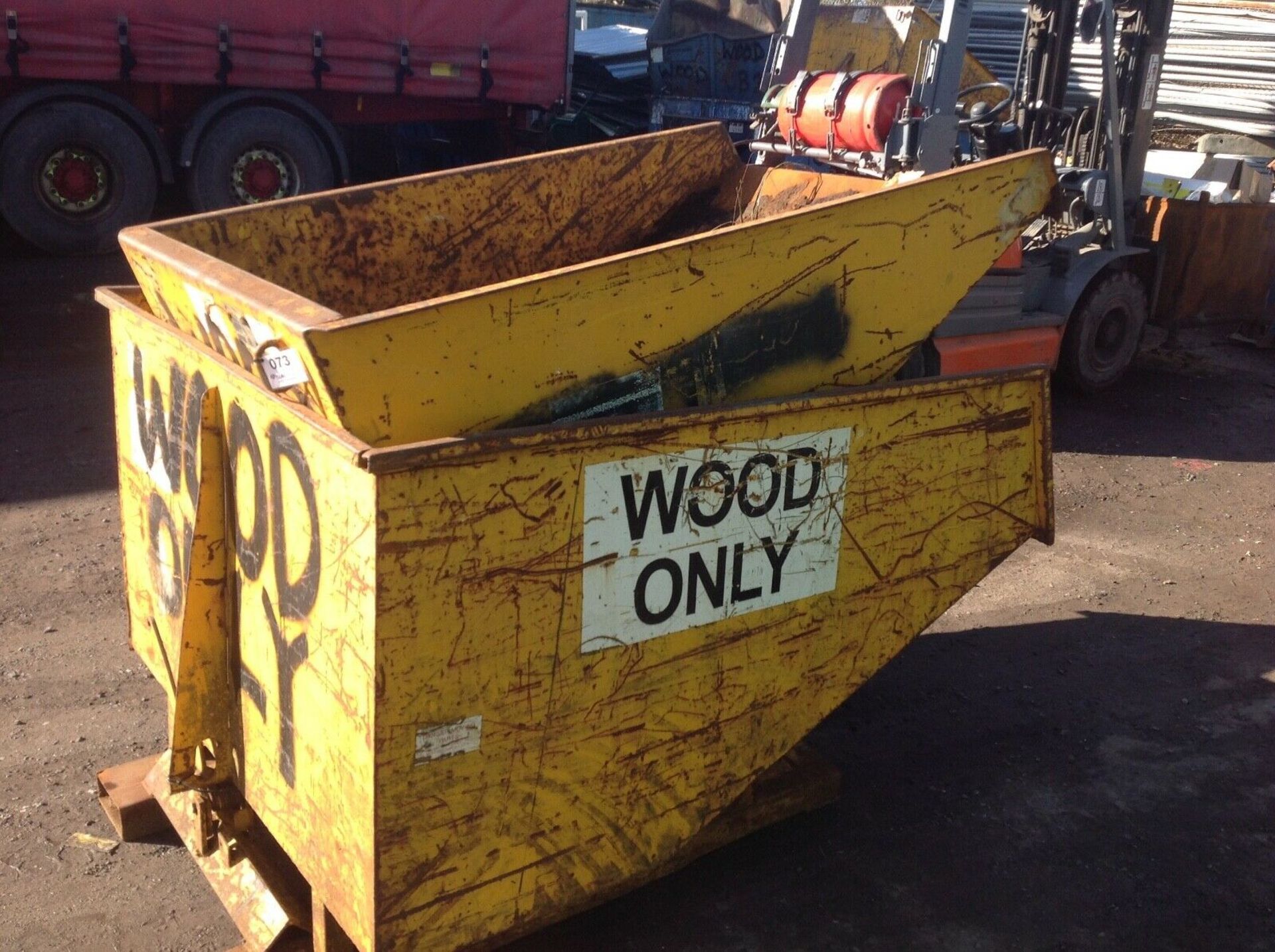 Forklift tipping skips - Image 3 of 4