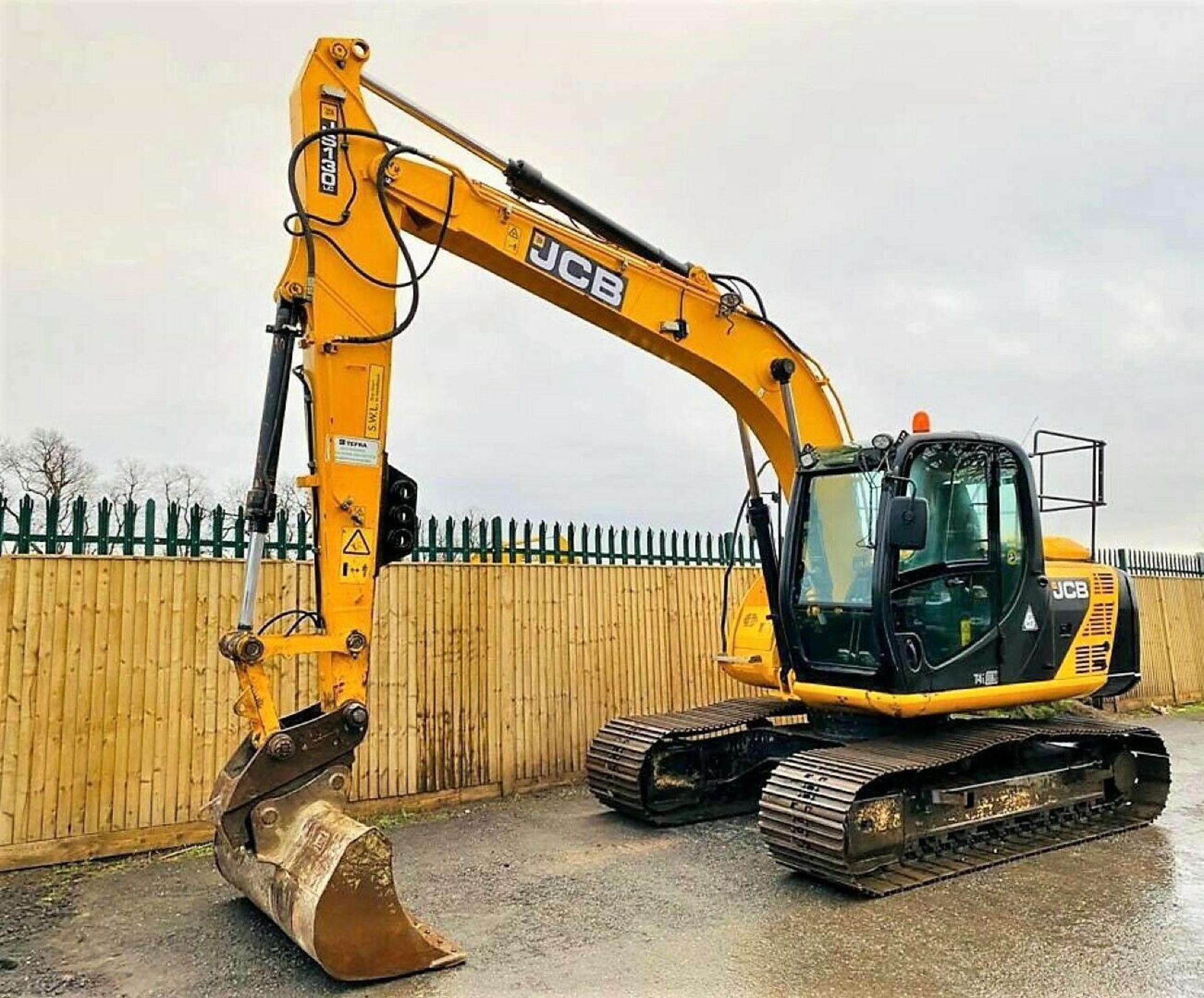 JCB JS130 LC Excavator 2013 - Image 3 of 12