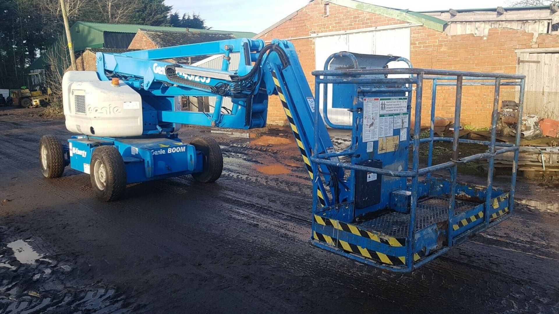 Genie Z45/25J Bi Fuel Cherry Picker