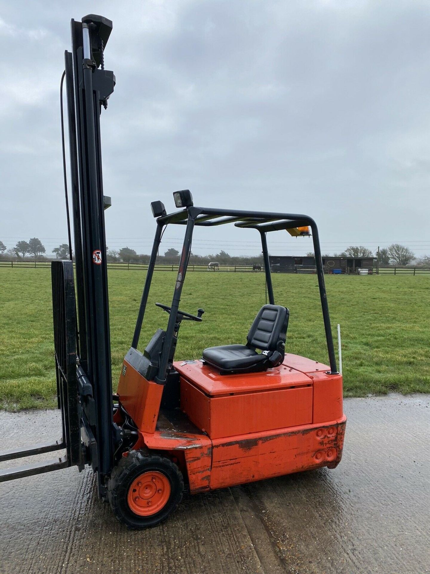 Linde 1.6 Tonne Electric Forklift