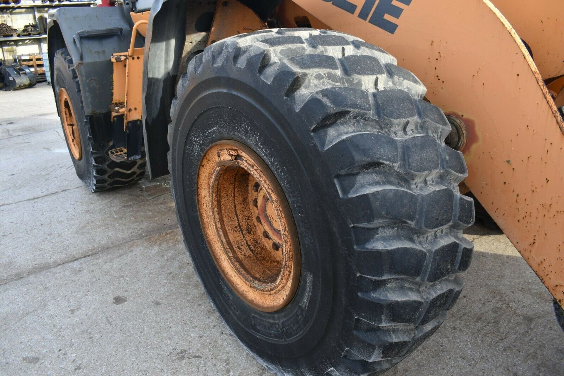 2010 CASE 821E Wheel Loader - Image 9 of 12