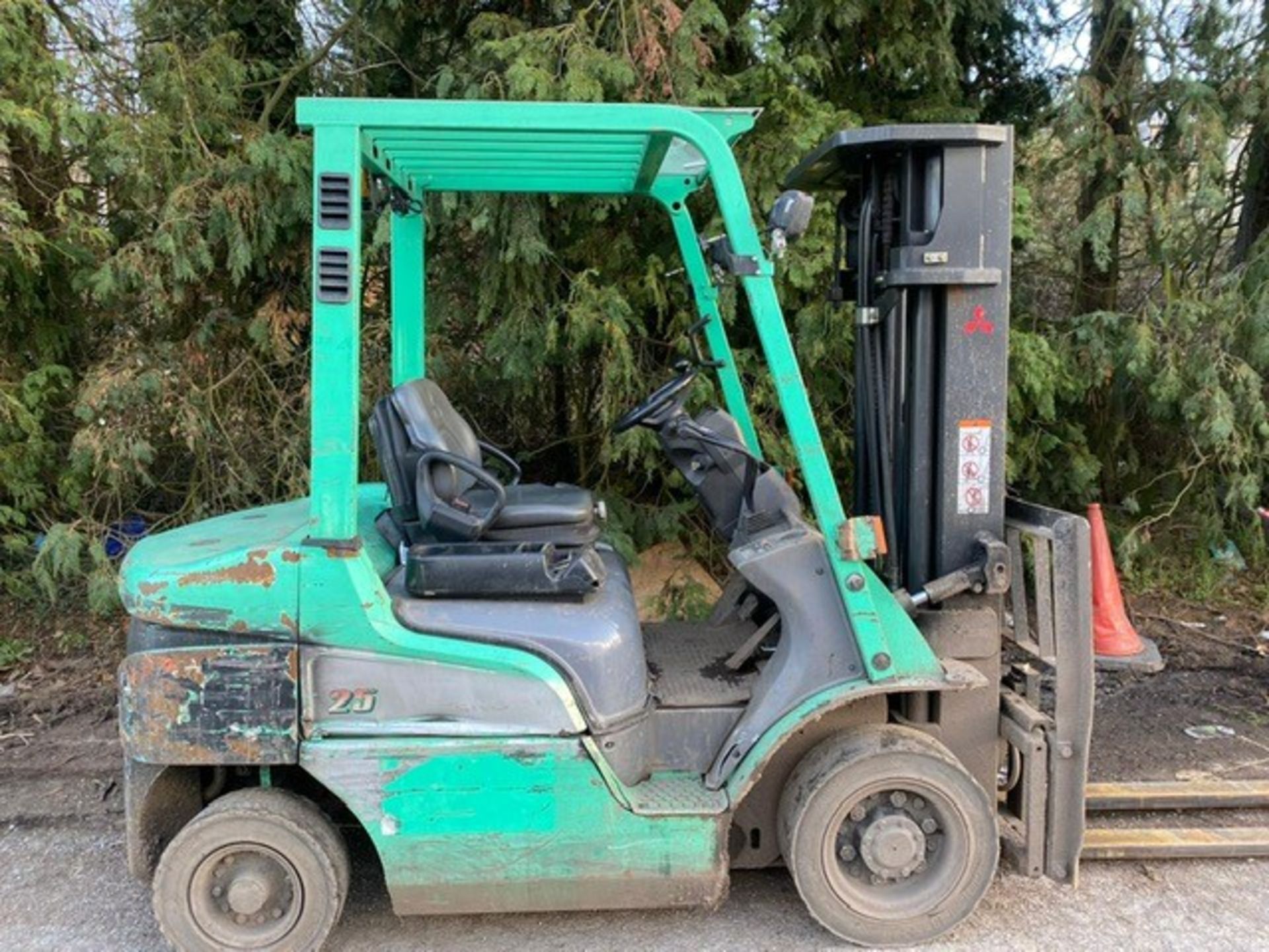 Mitsubishi 2.5 tonne diesel forklift