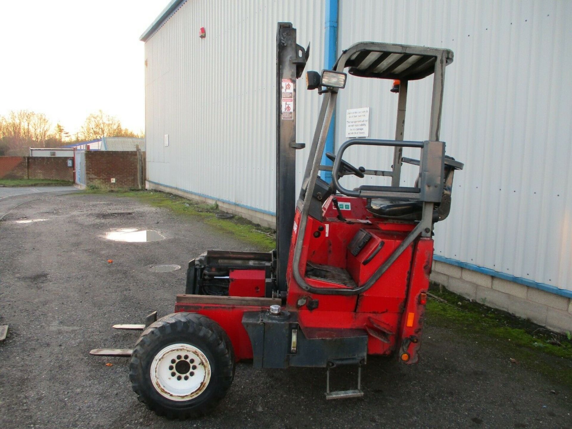 Moffett Mounty Forklift - Image 8 of 12