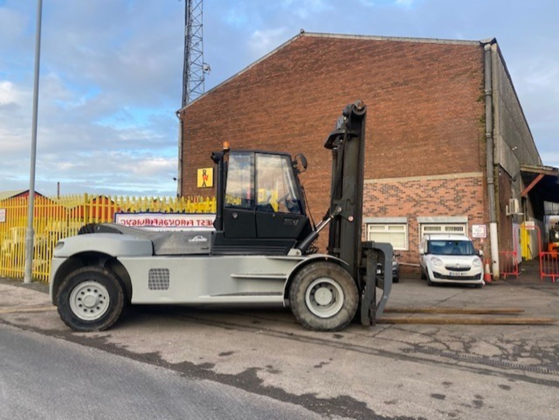 Linde H120/02-1200 Diesel Forklift