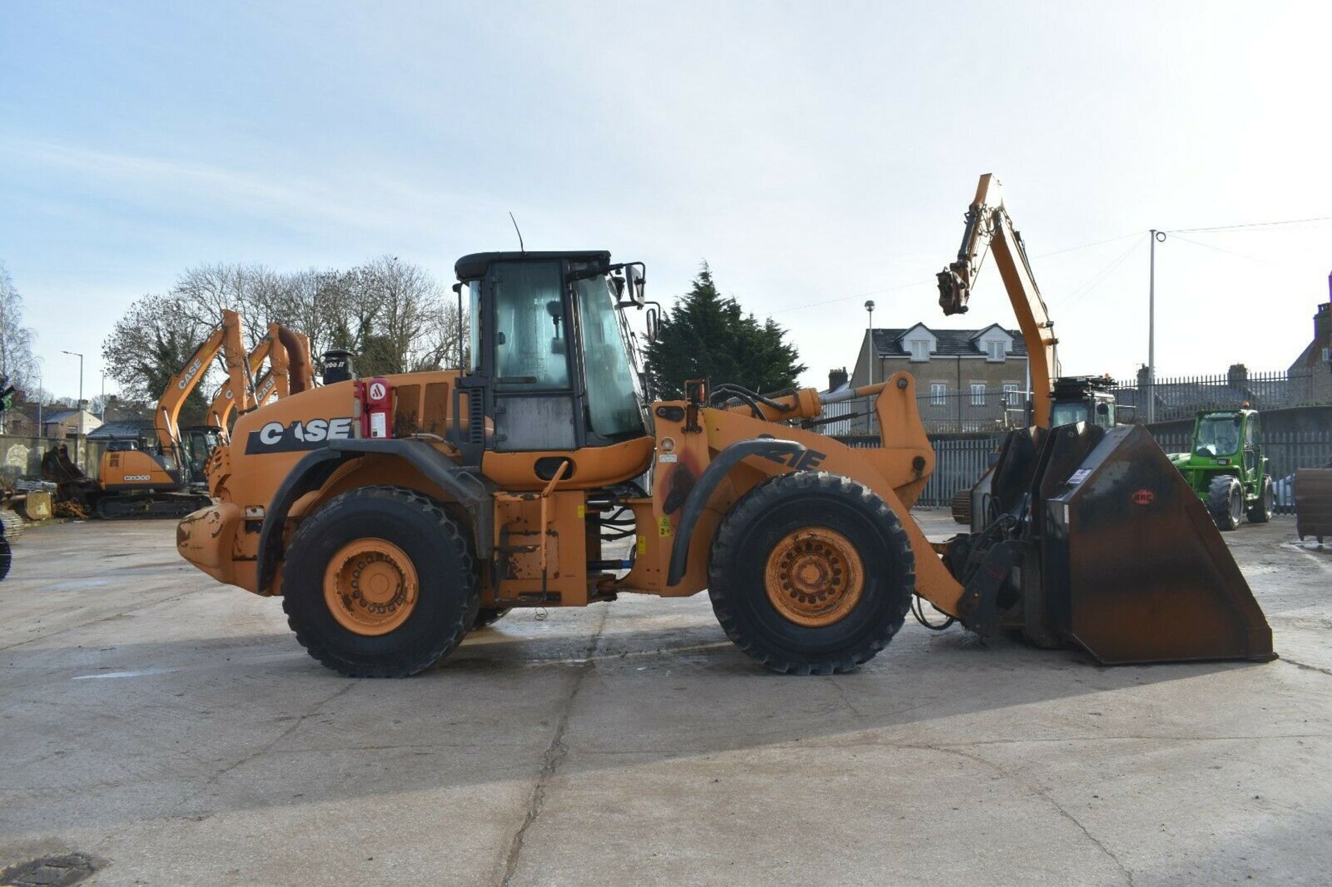 2010 CASE 821E Wheel Loader - Image 2 of 12