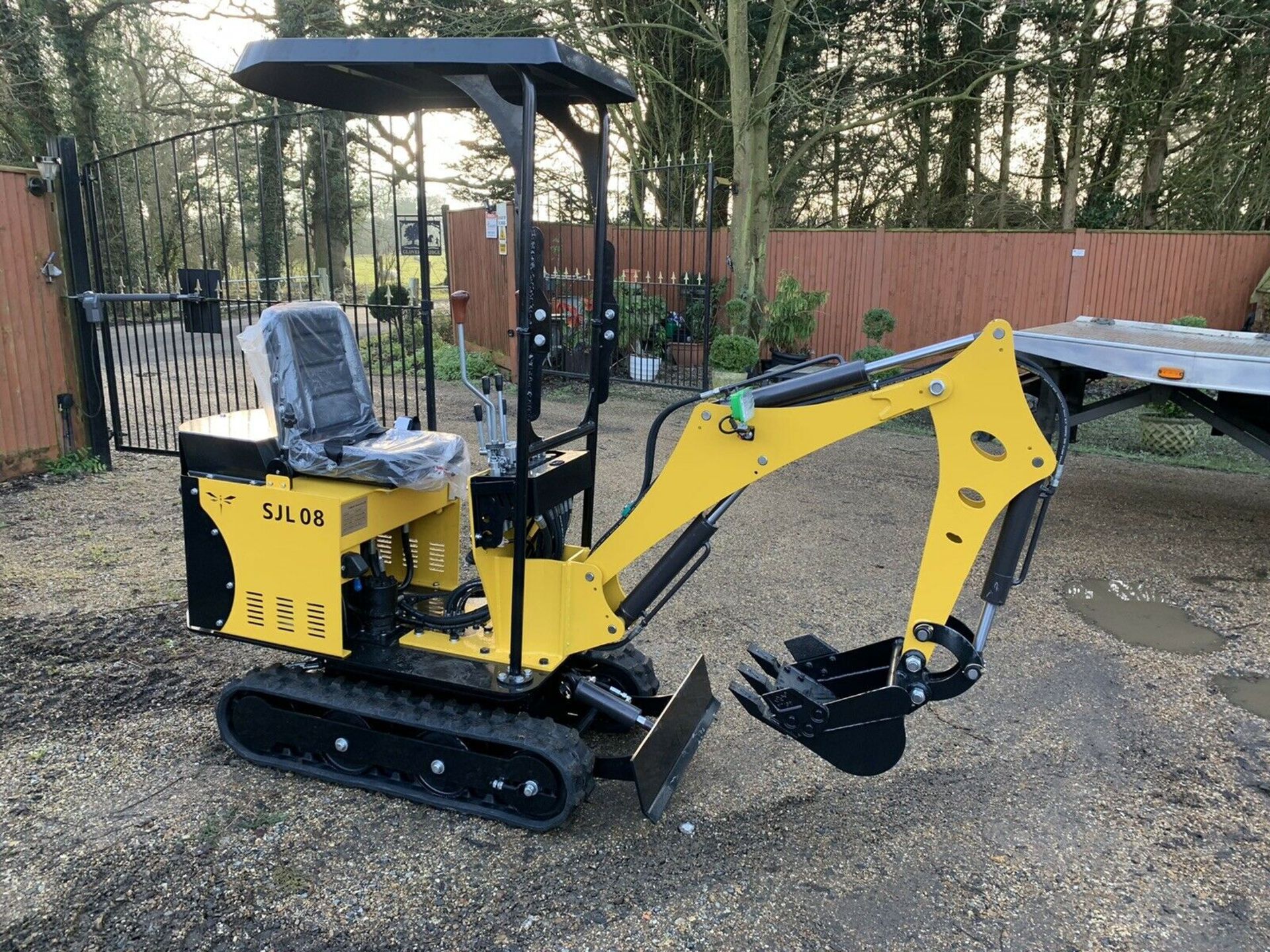 Mini Digger Excavator Hercules