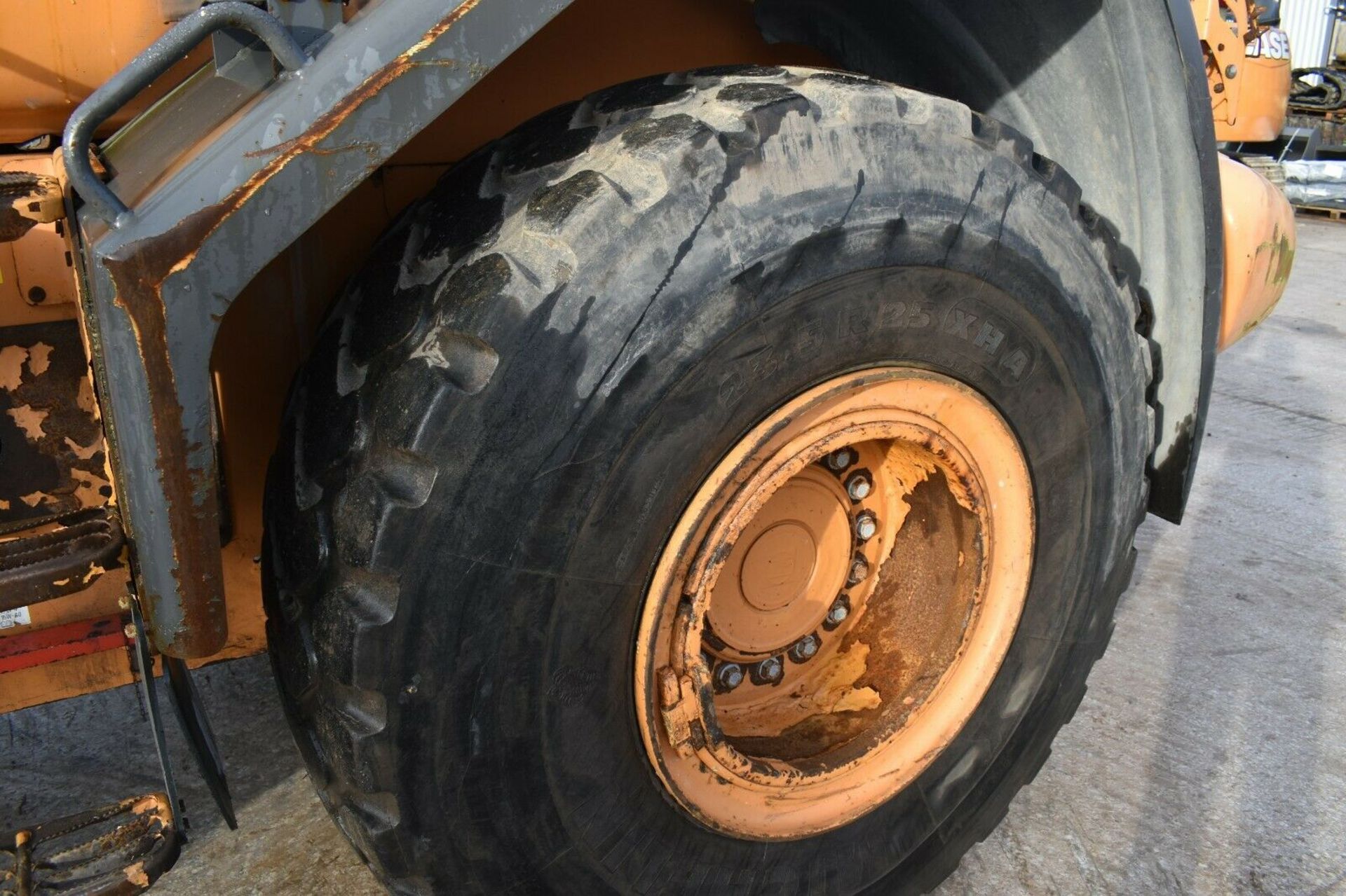 2010 CASE 821E Wheel Loader - Image 8 of 12