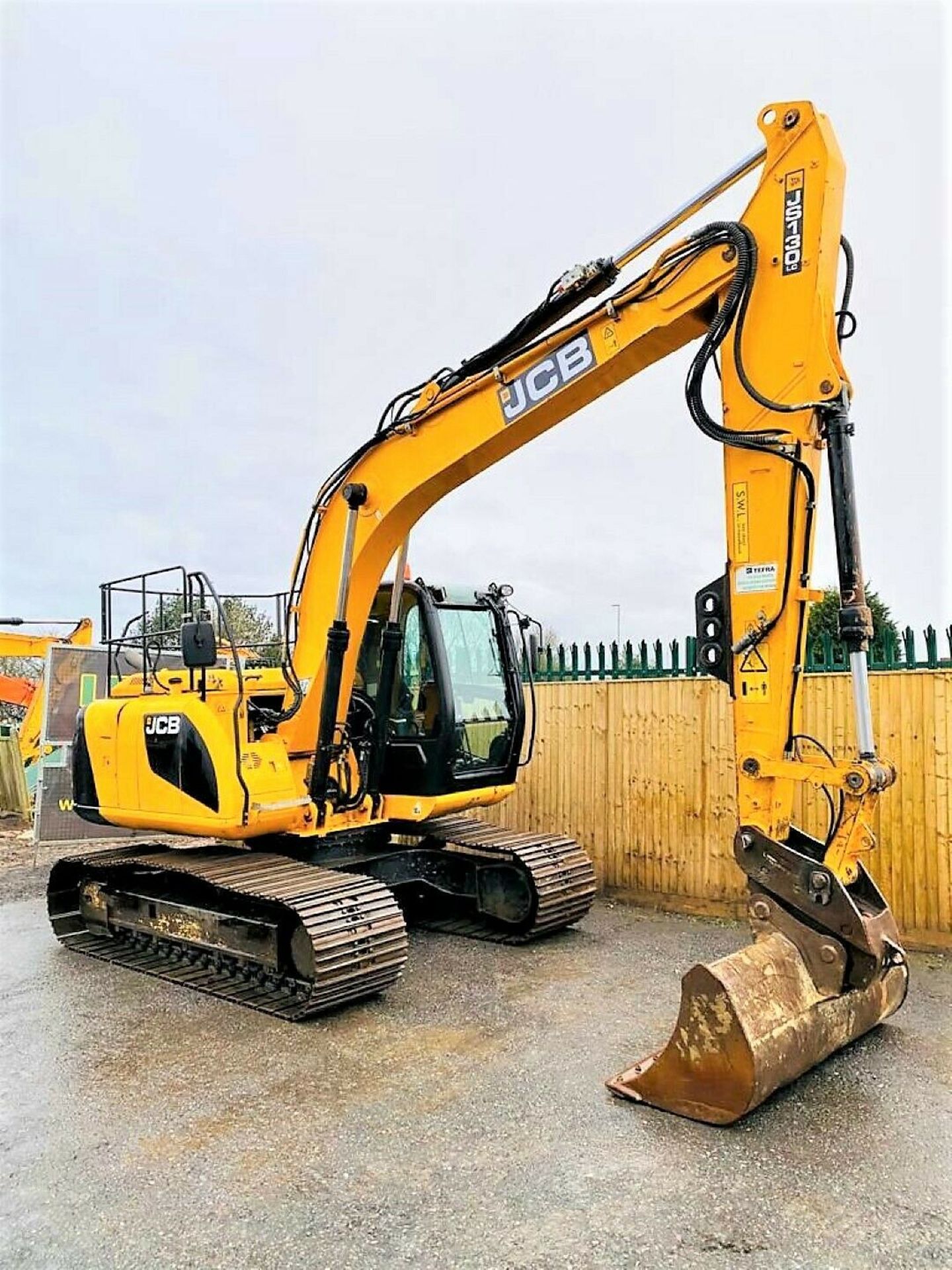 JCB JS130 LC Excavator 2013 - Image 2 of 12