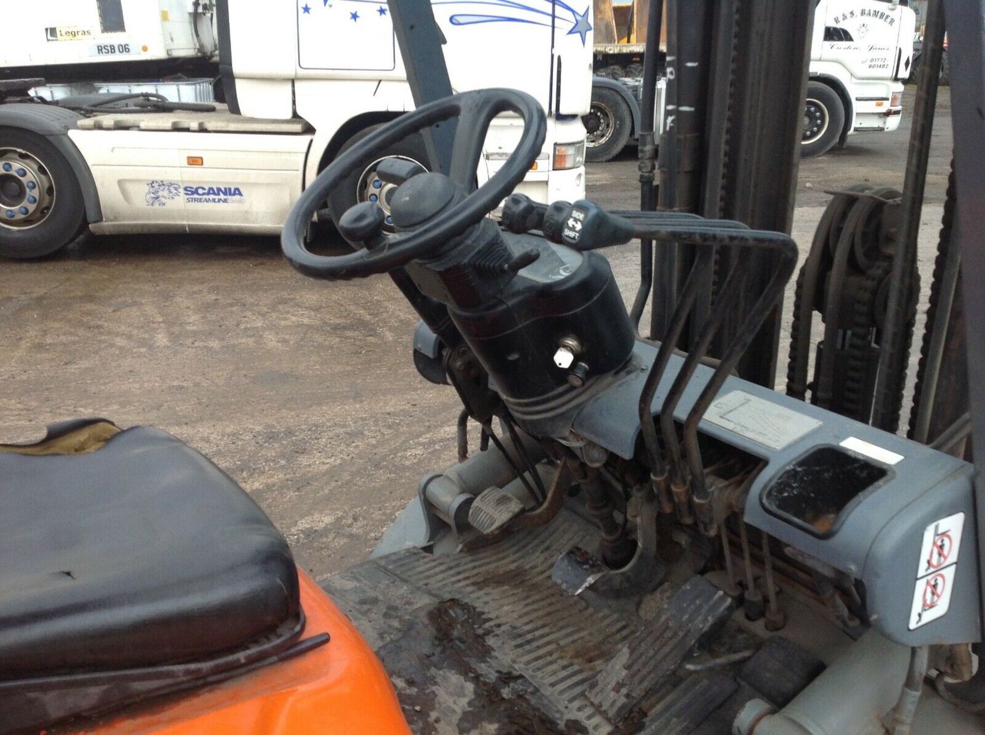 Toyota 2.5 ton gas forklift - Image 3 of 5