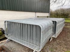 Joblot of 50 metal interlocking crowd control barriers / fences