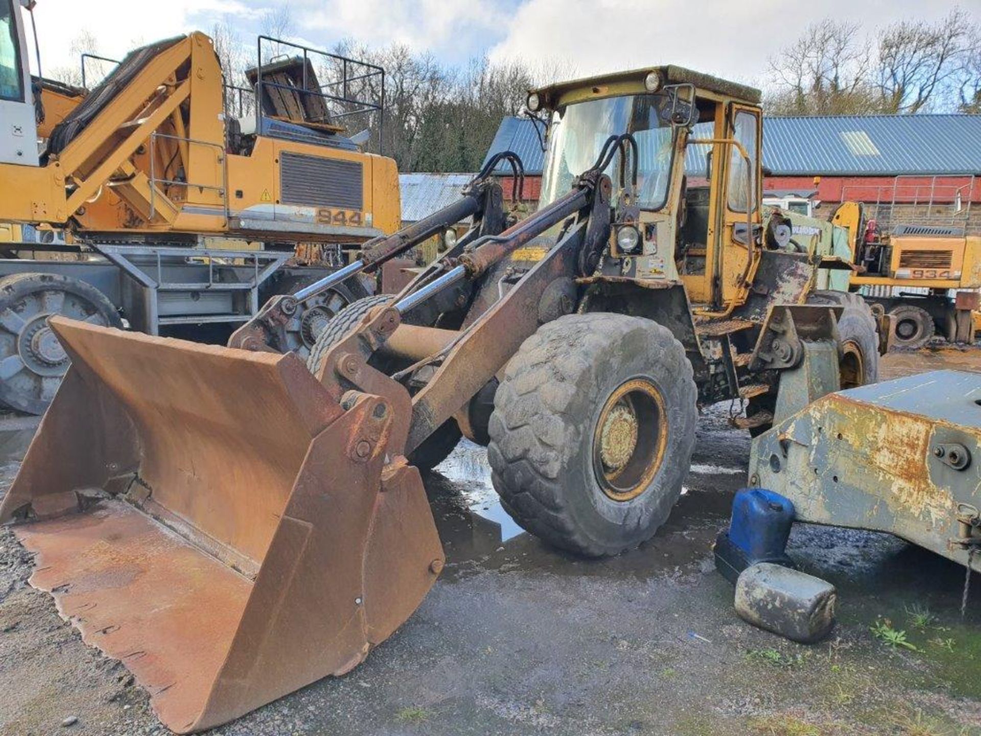 Volvo L90 Loading Shovel, Direct from work and runs well Appraisal: Model/Serial No: Hours/Miles: