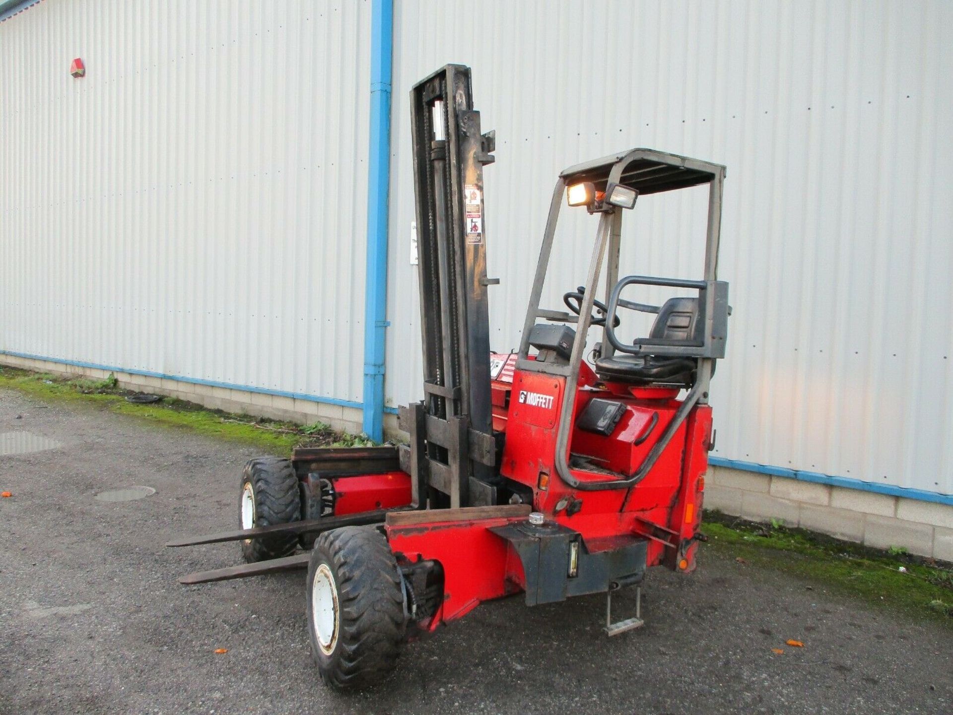 Moffett mounty M2003 truck mounted forklift - Image 2 of 10