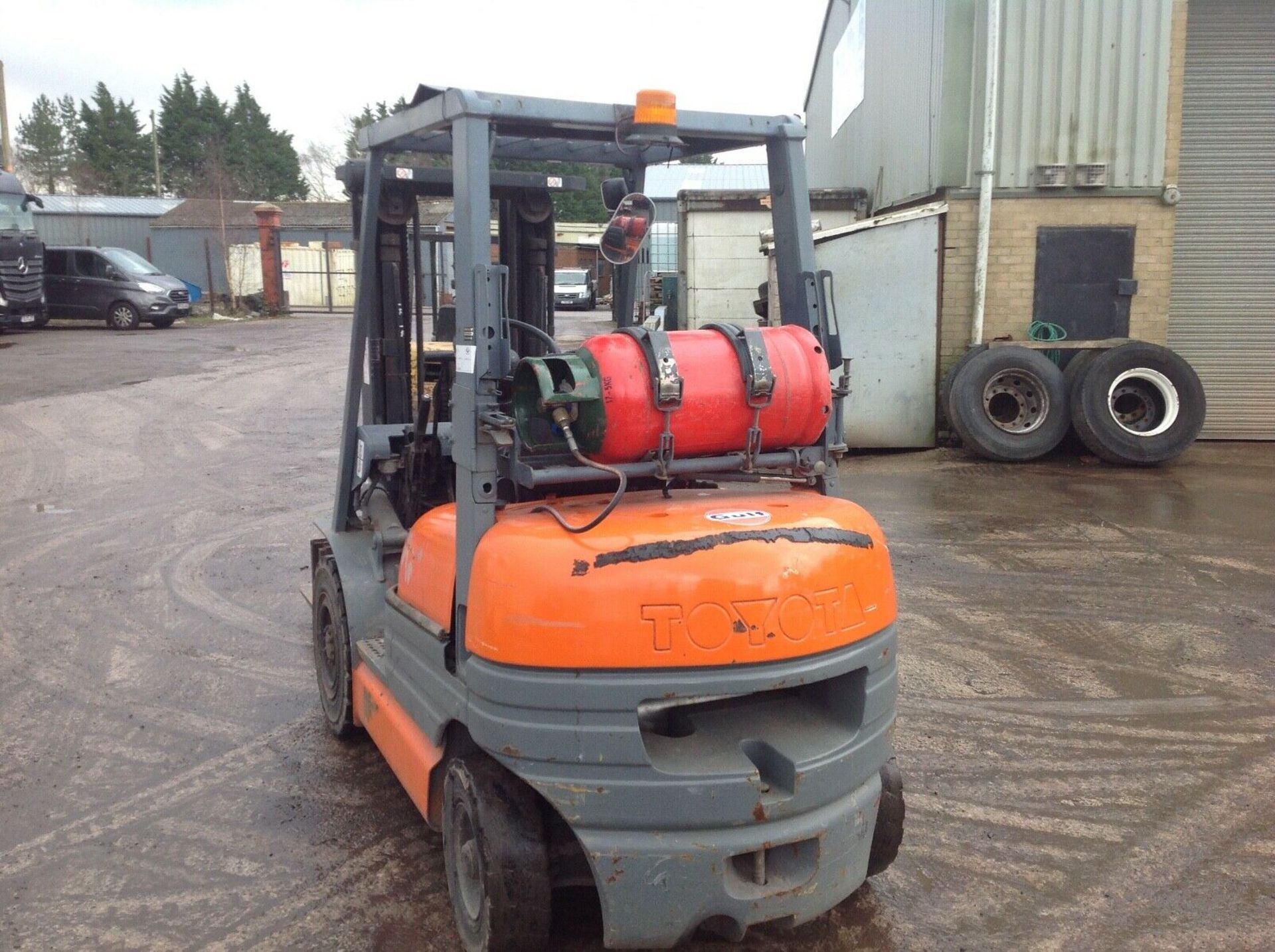 Toyota 2.5 ton gas forklift - Image 2 of 5