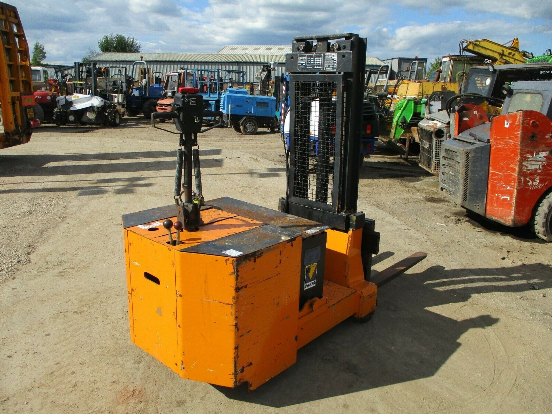 Pimespo pedestrian fork diesel 1.2t Lift - Image 4 of 4