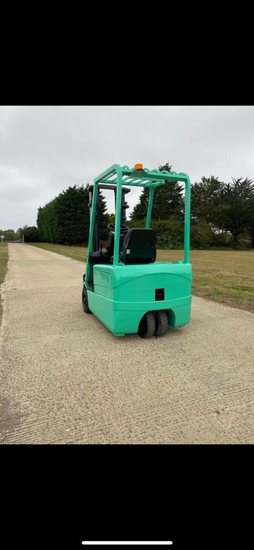 Mitsubishi 1.6 Tonne Electric forklift truck 3.2 meter mast brilliant battery complete with charger - Image 2 of 4