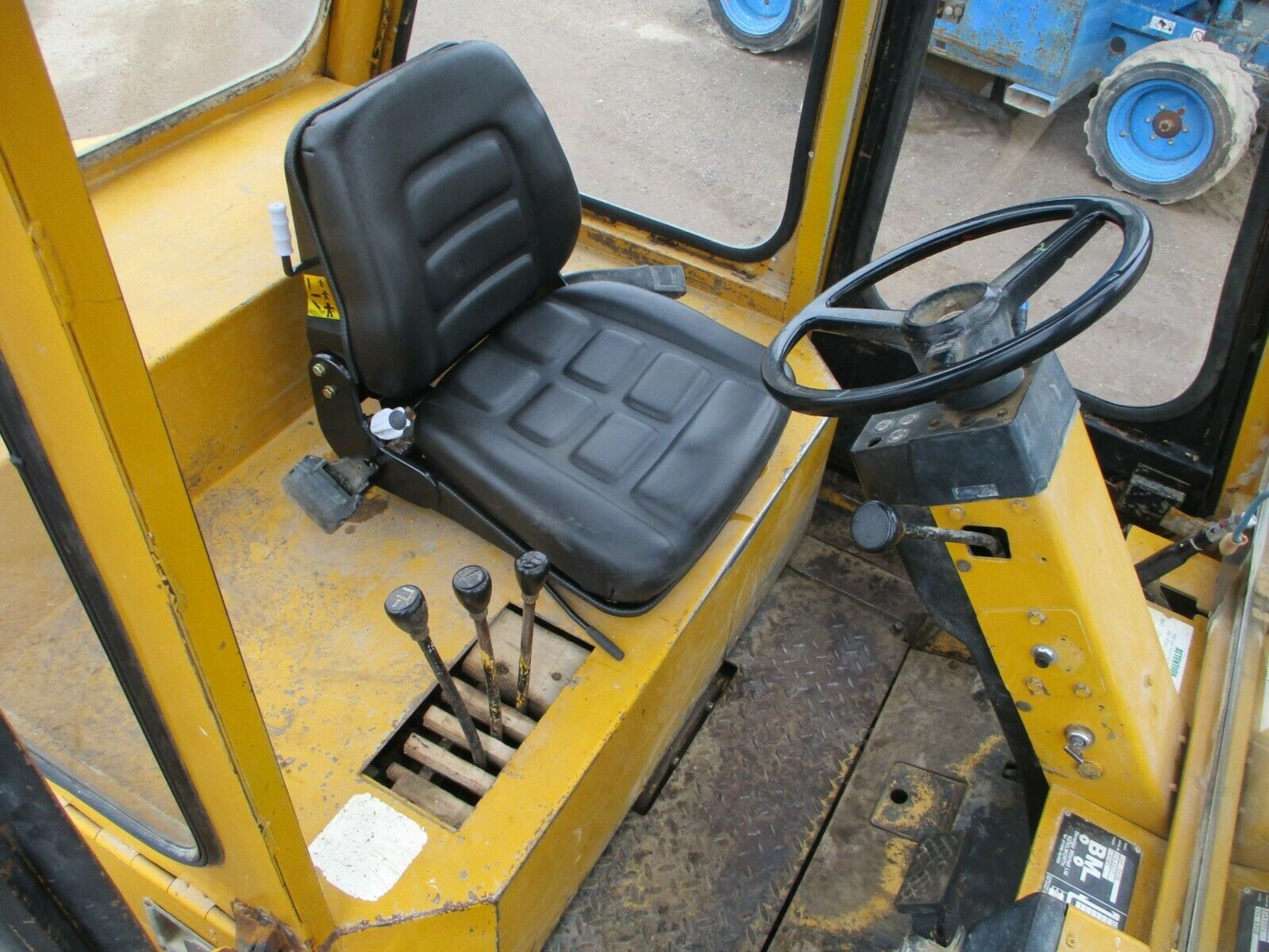 CAT V80 E fork lift diesel 3.6 ton Perkins 4 engin - Image 12 of 12